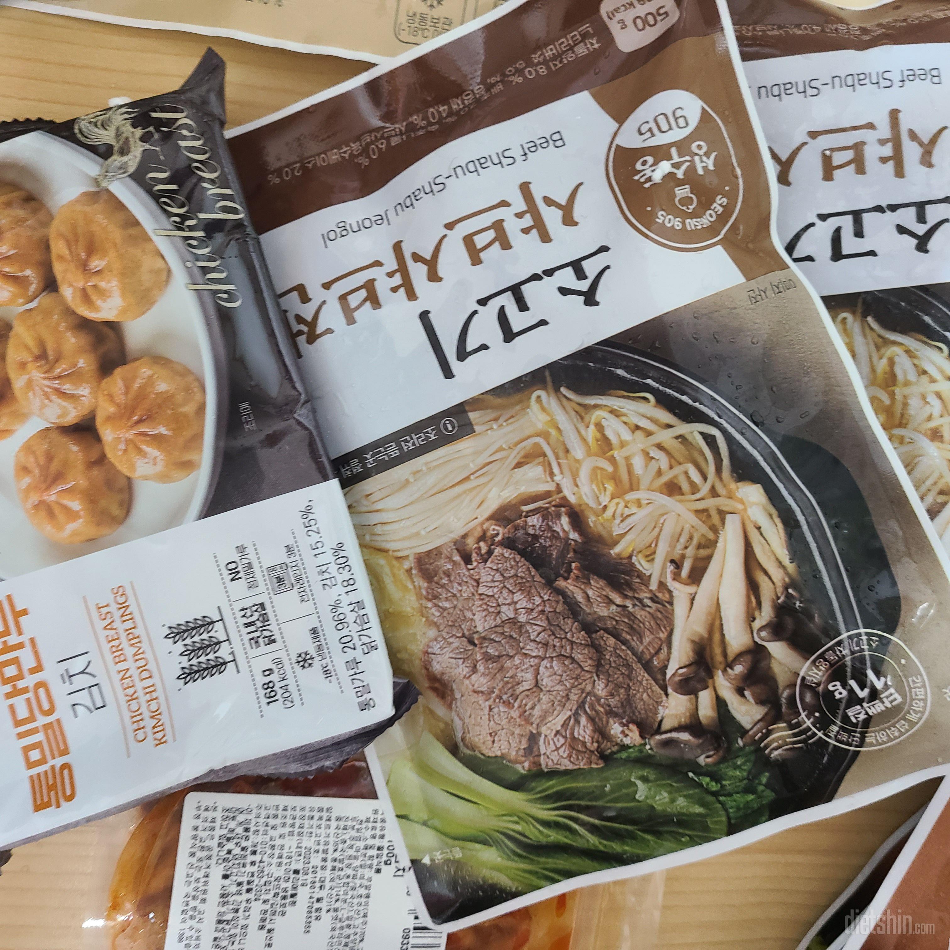 첨사봤는데 아직안묵고 냉동보관중임다
