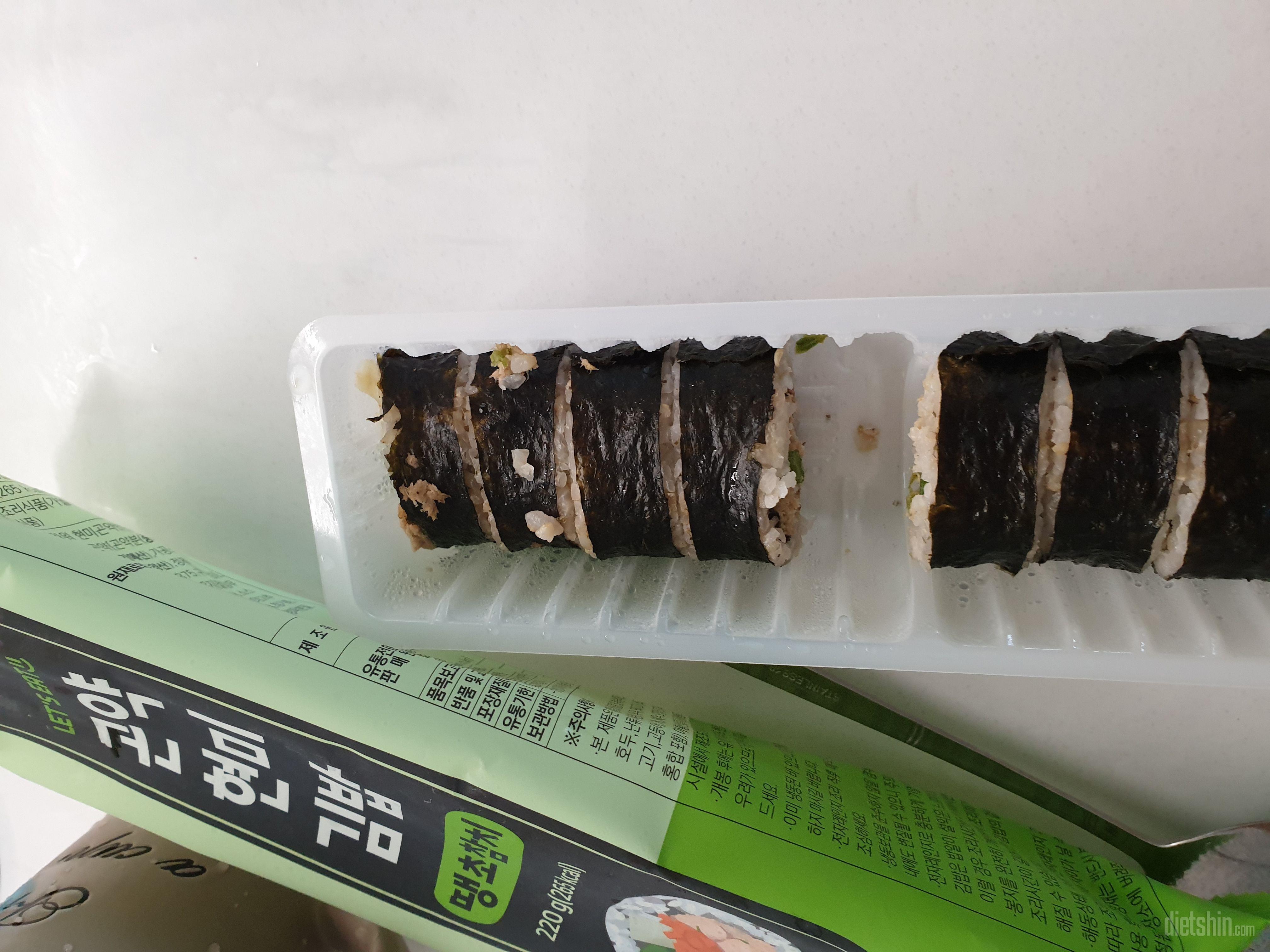 김밥 칼로리부담으로 잘 안먹었는데