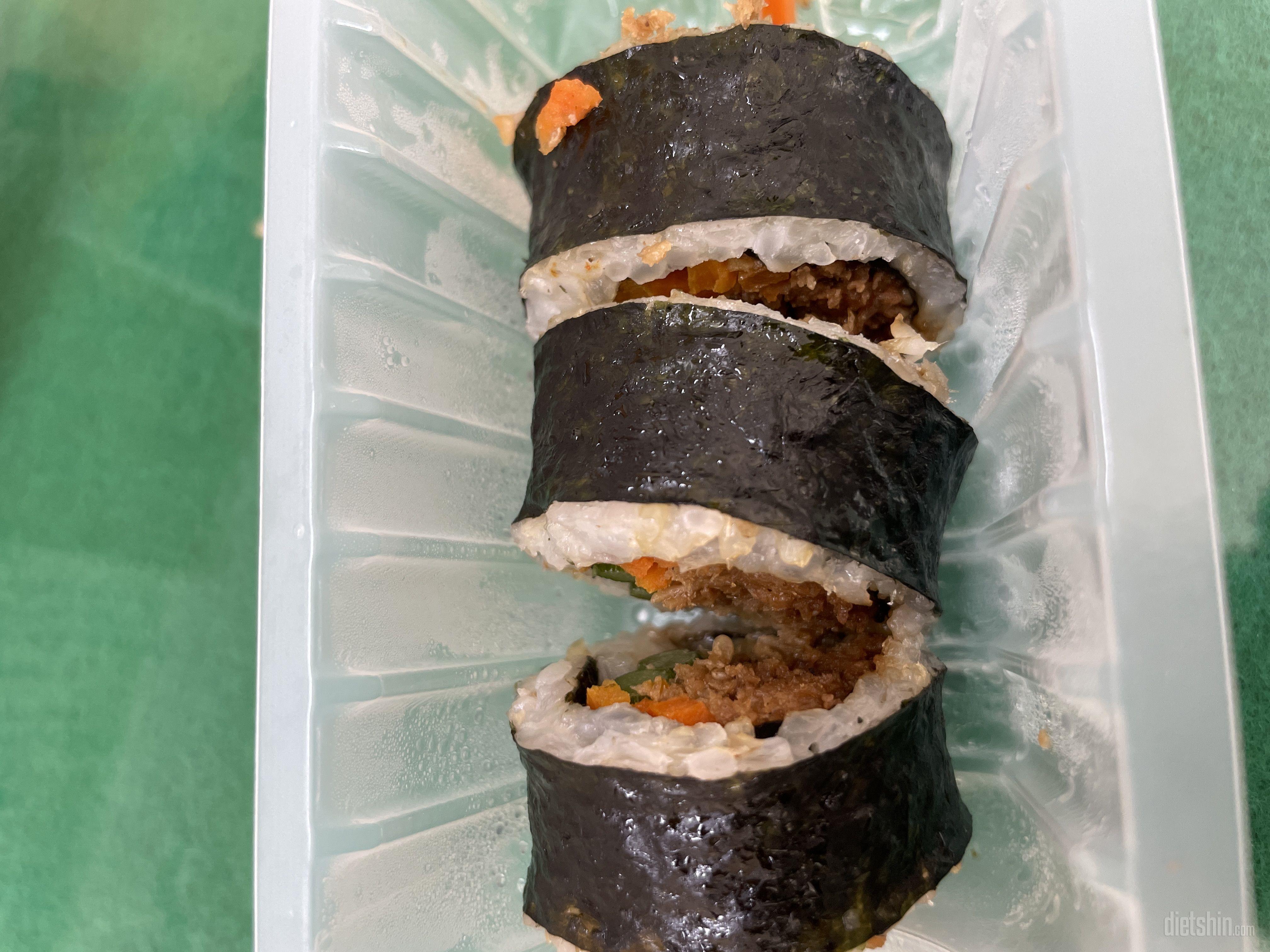 일반 김밥보다는 아니지만 그래도 괜찮