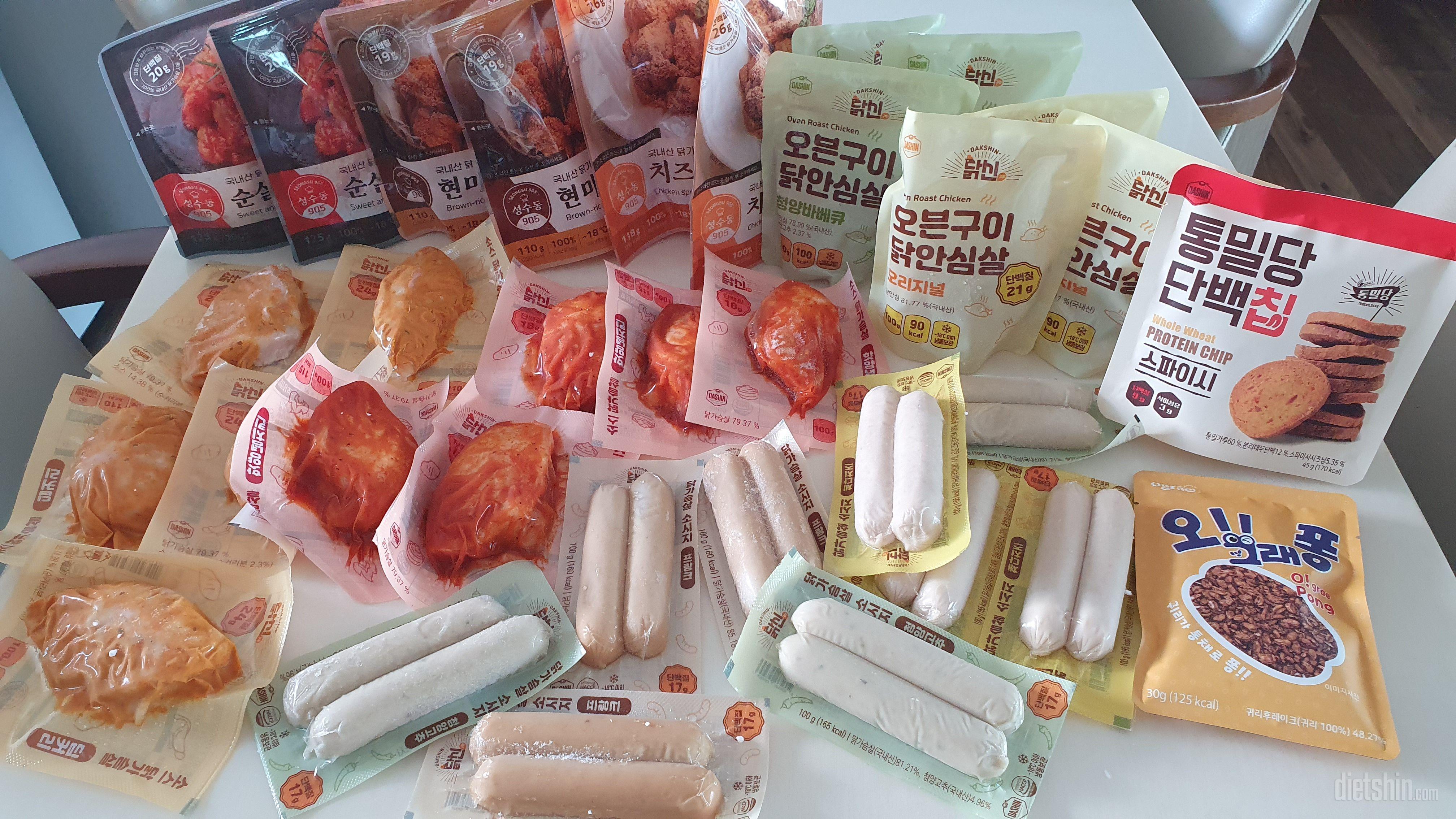다이어트좀 한다고 사봤어요
하나 먹
