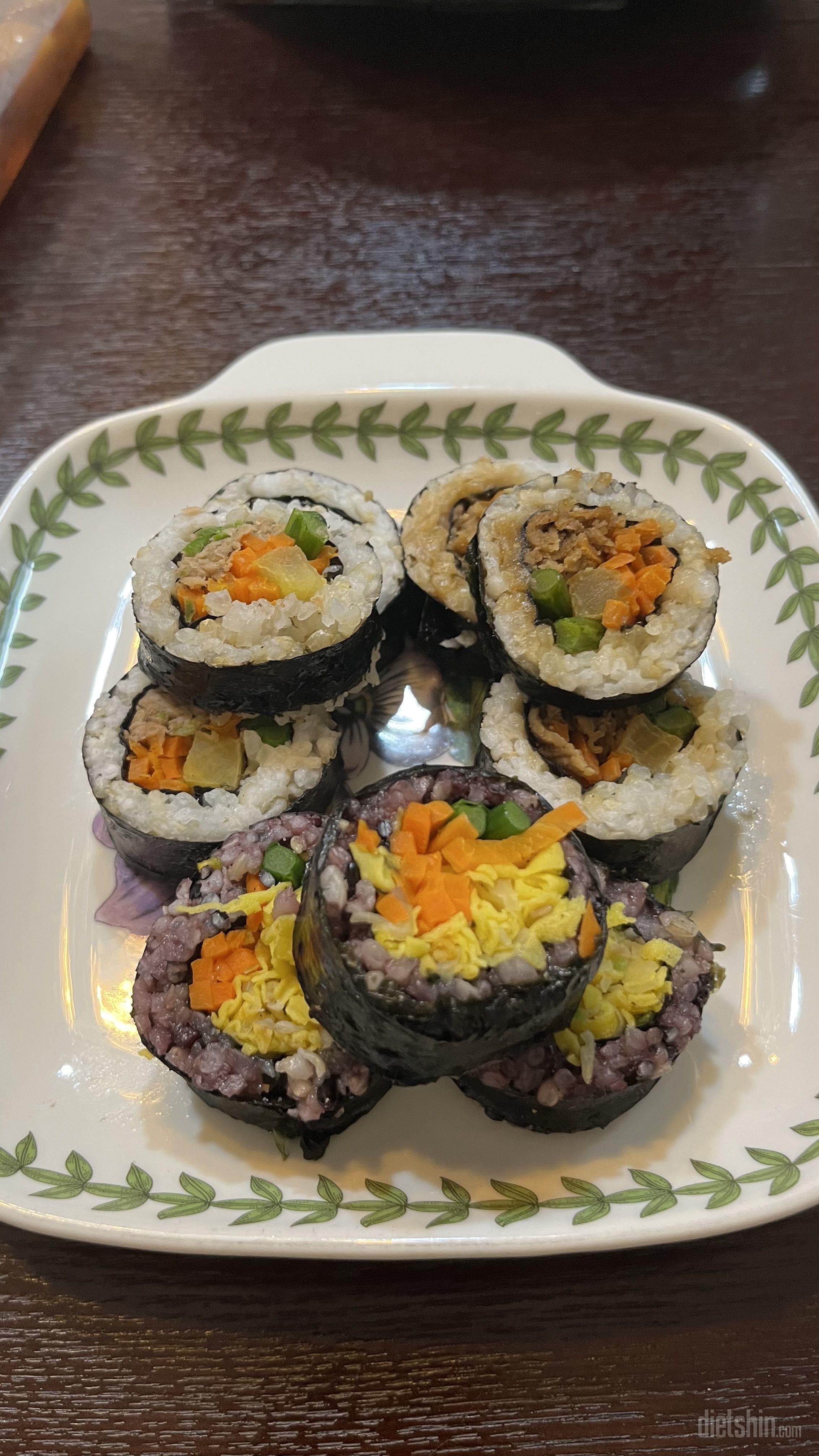 오 사실 냉동 김밥이라거 해서 큰 기
