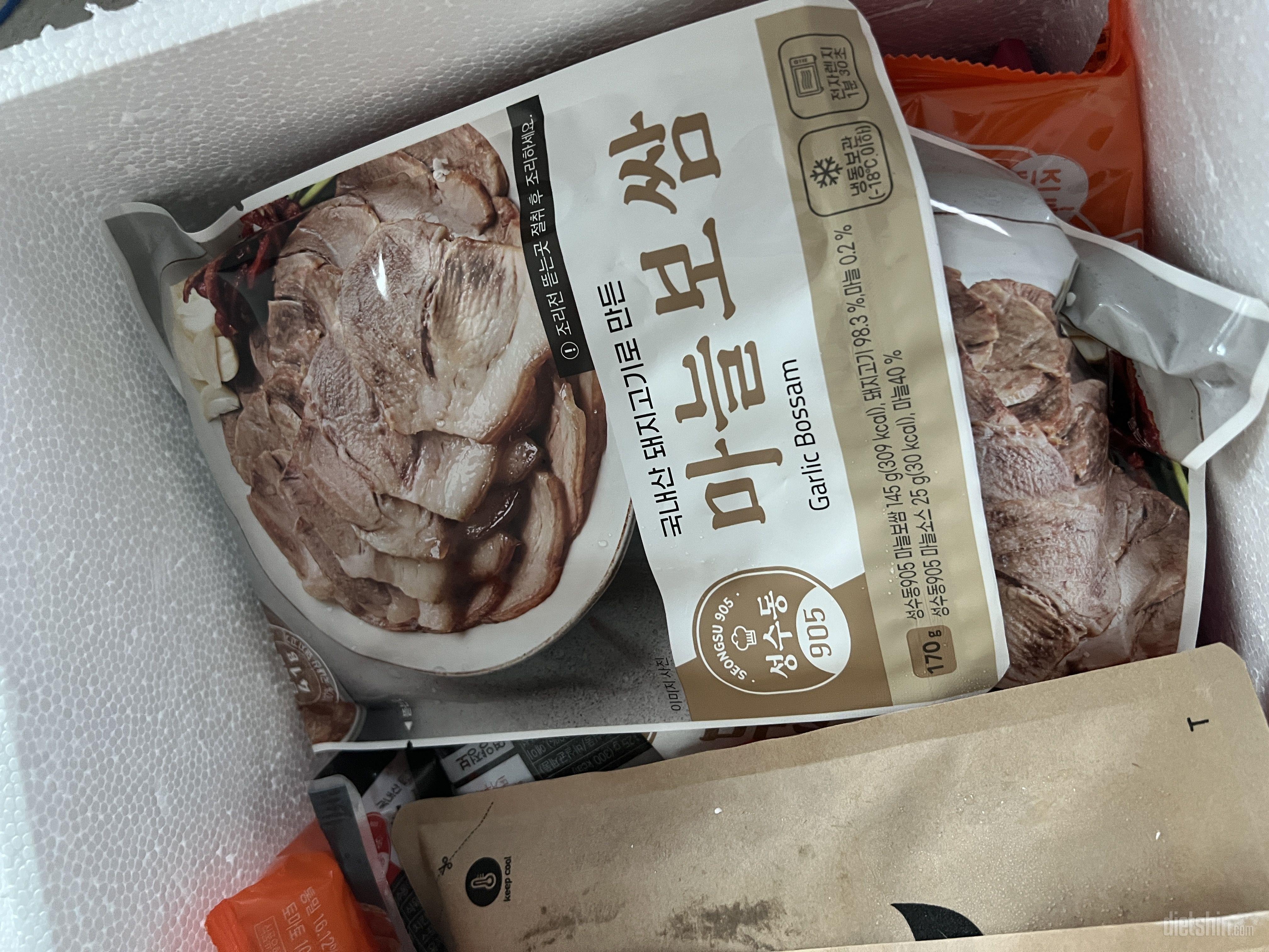 맛있어서 이것저것 하나씩 계속 시켜두