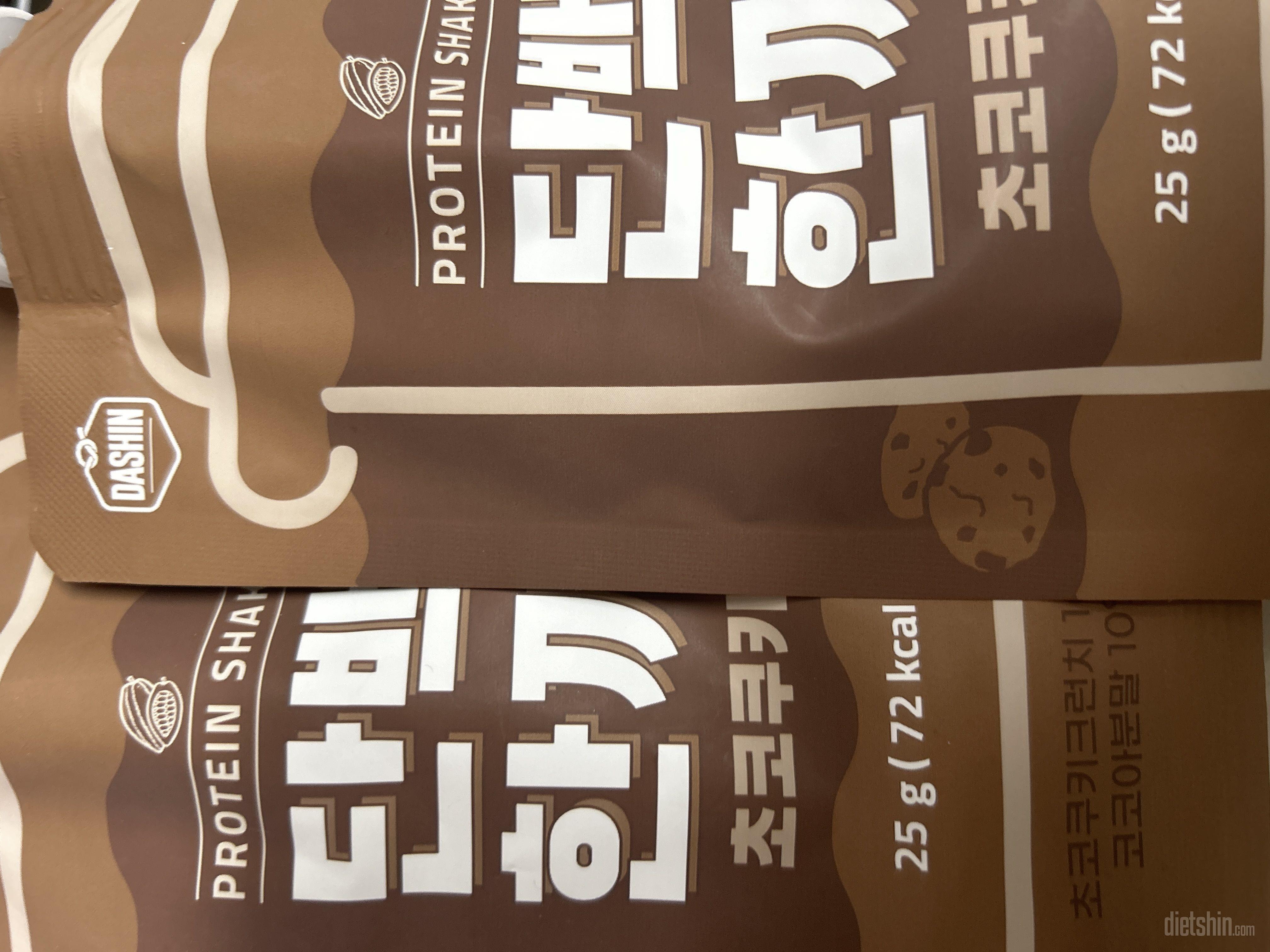 비린맛 없고 그냥 초코우유에 쿠키부셔