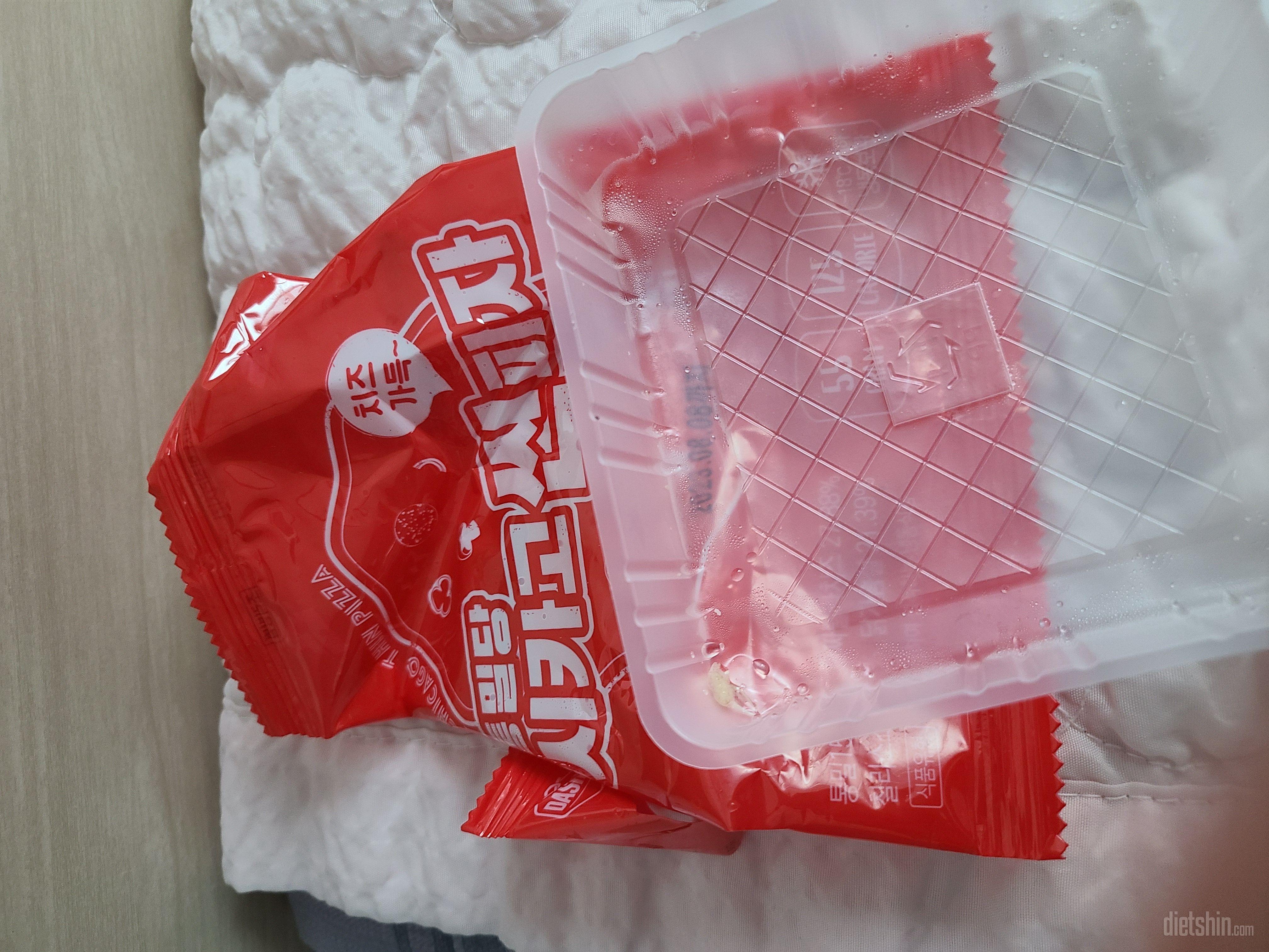 이게  무슨일이죠..?
한입먹고 후