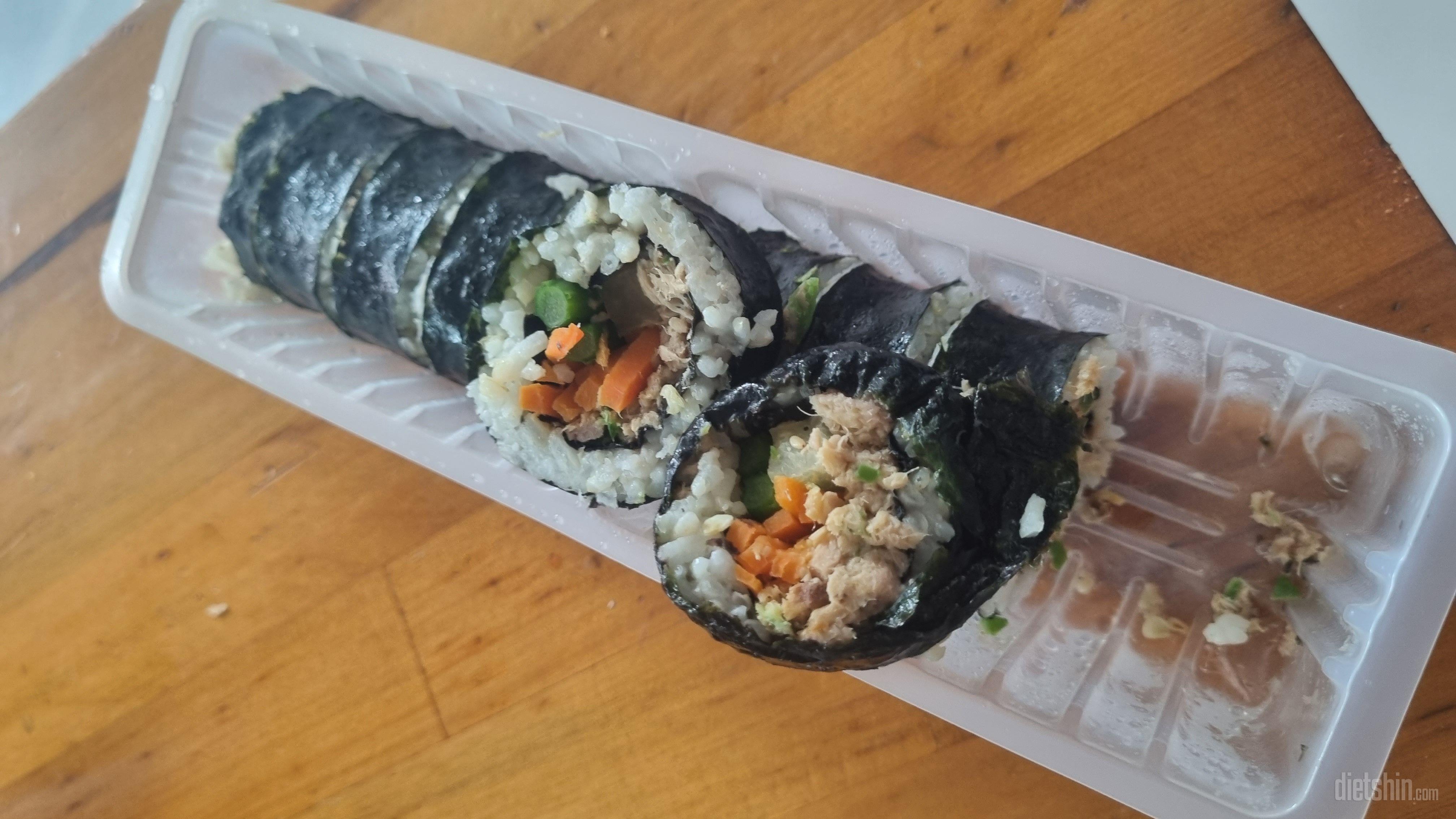 저번에 시켜먹고 맛있고 칼로리 부담도