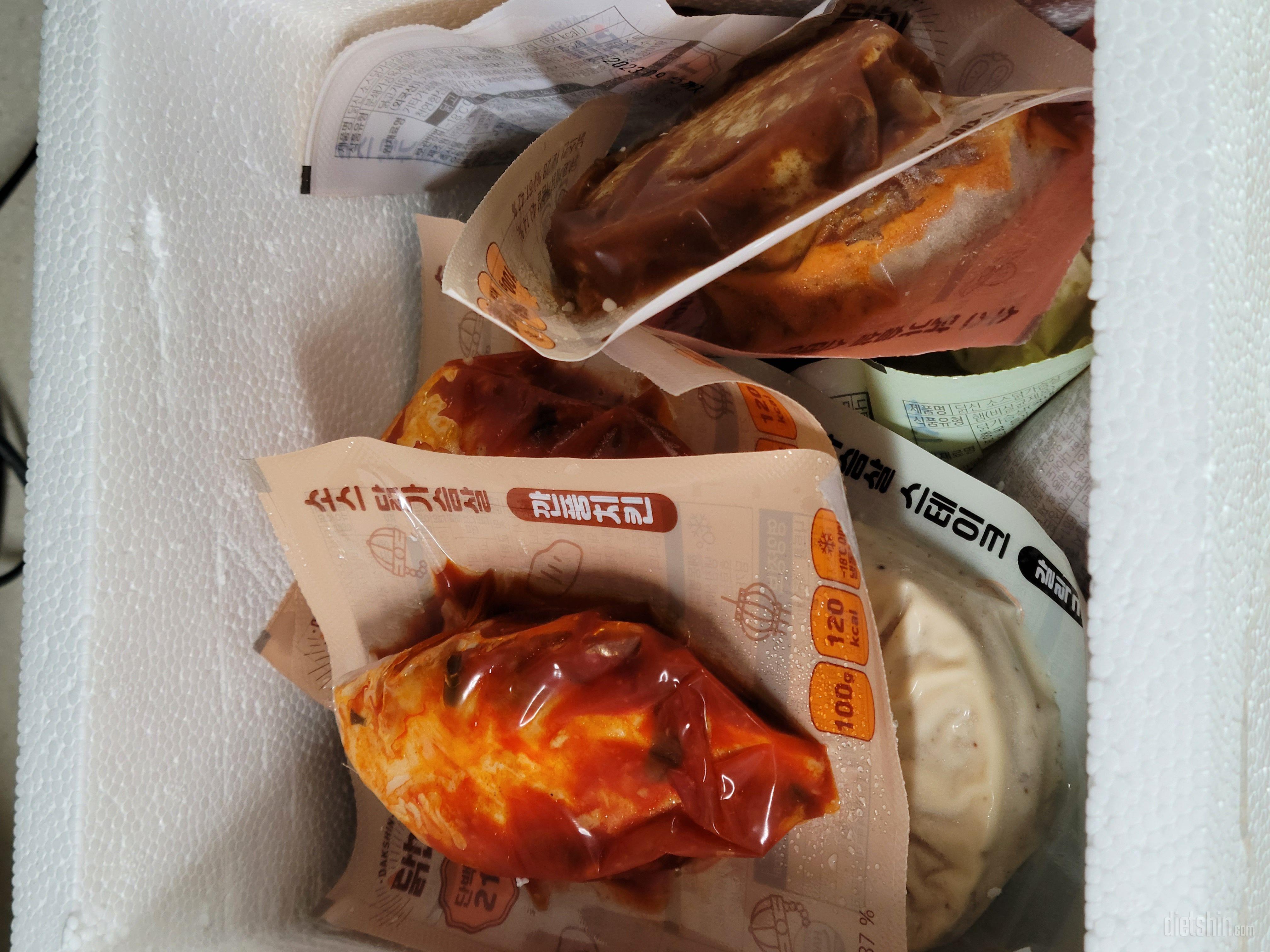 깐풍치킨 먼저 먹었는데 
부드럽고
