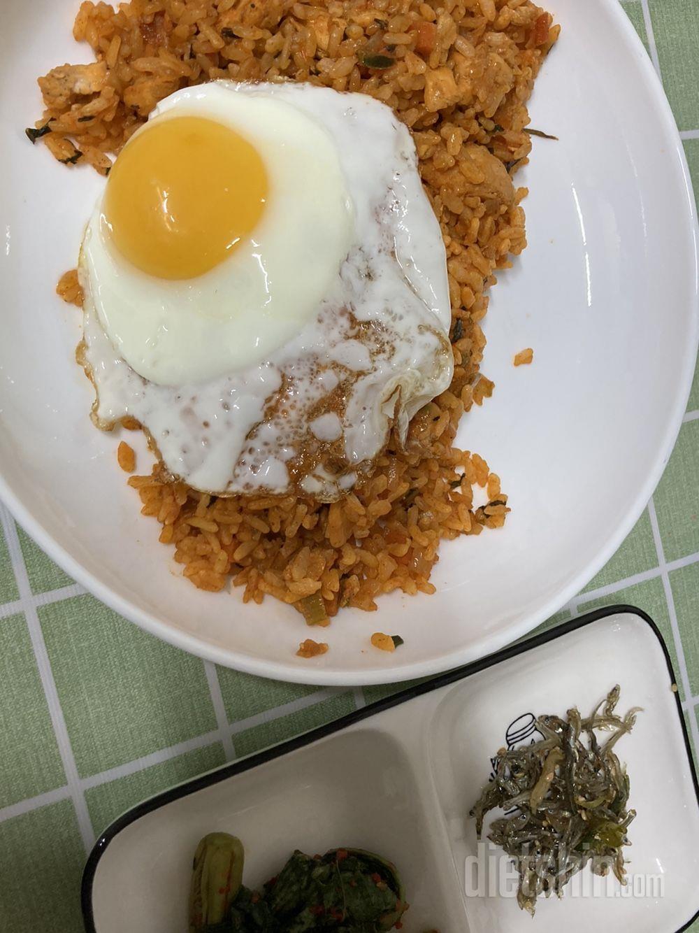 간편하고 맛있어요 양도 꽤 괜찮아요