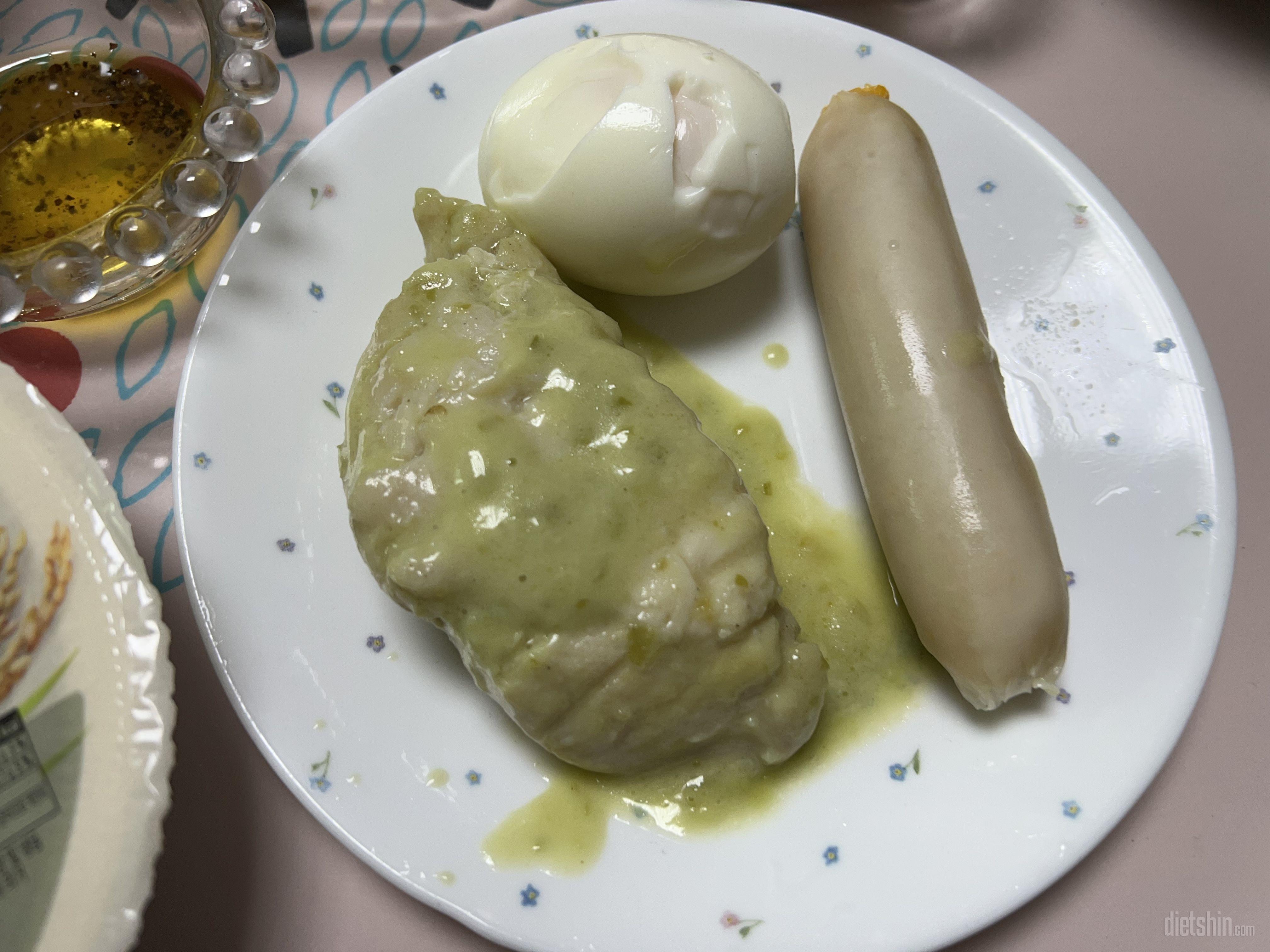 촉촉하고 부드럽고 너무 맛있는데 칼로