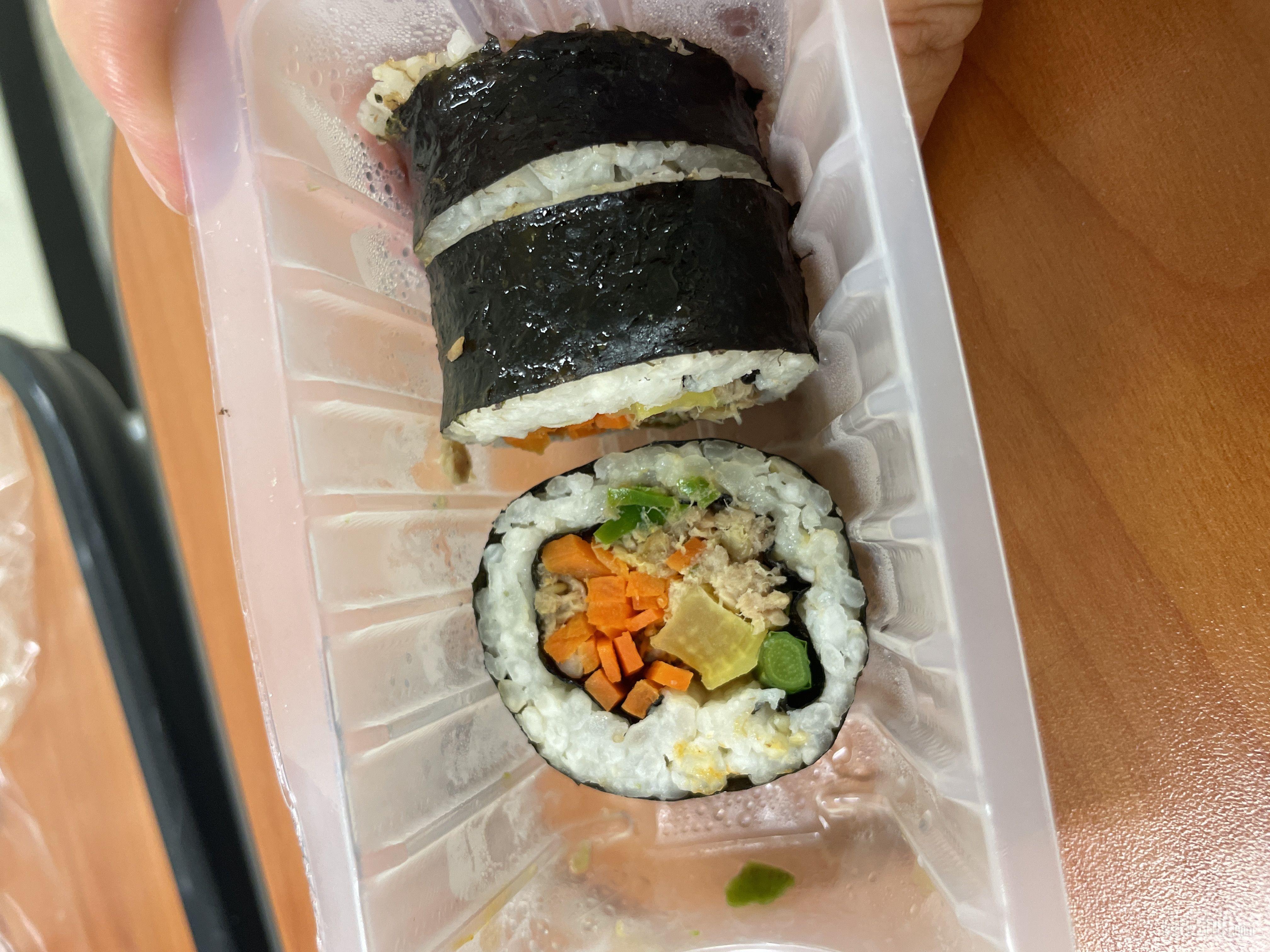 진짜 김밥 같아용 꿀맛!!!
다음에