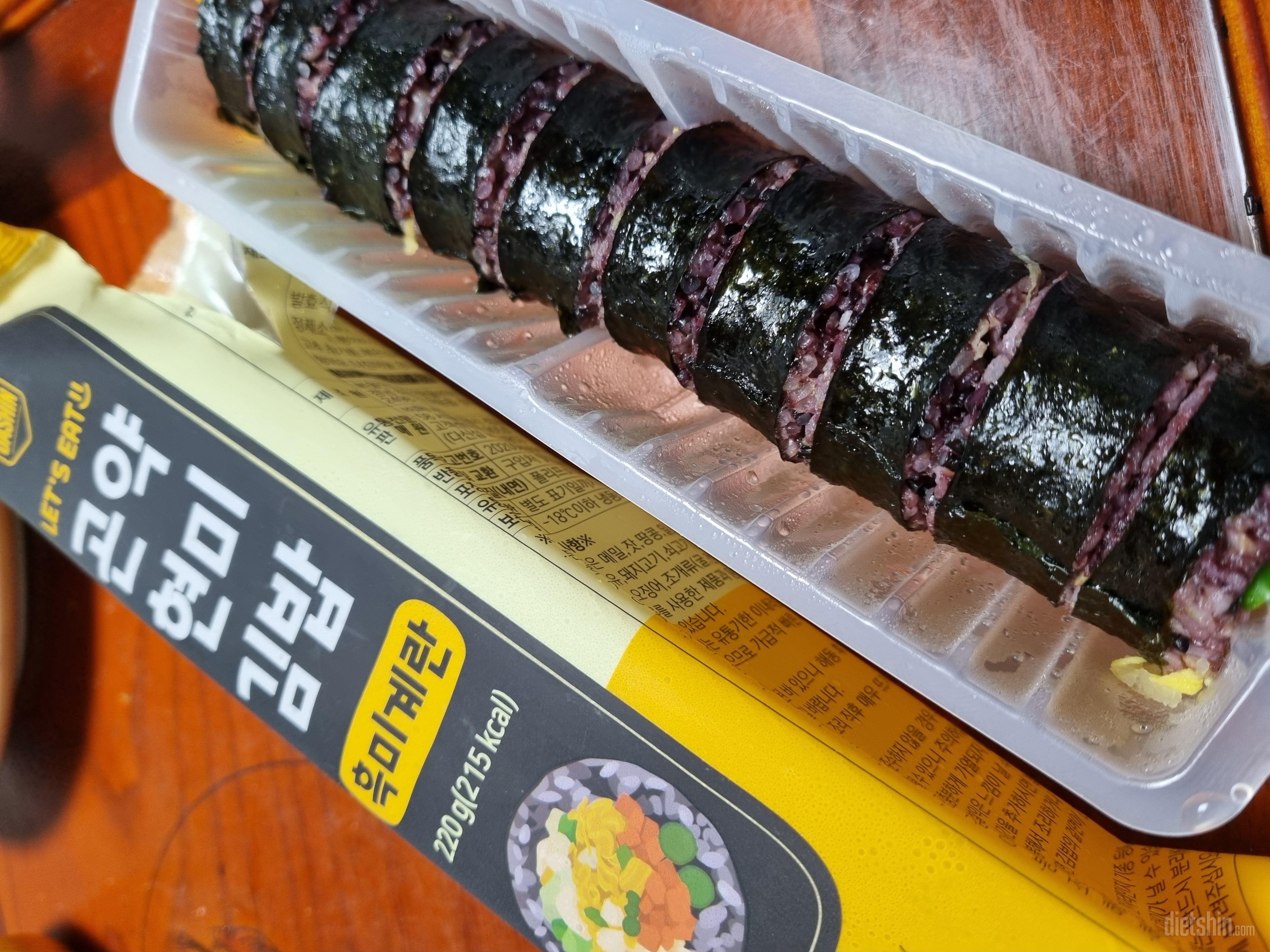 배송오자마자 먹었는데 마늘쫑 덕에 깔