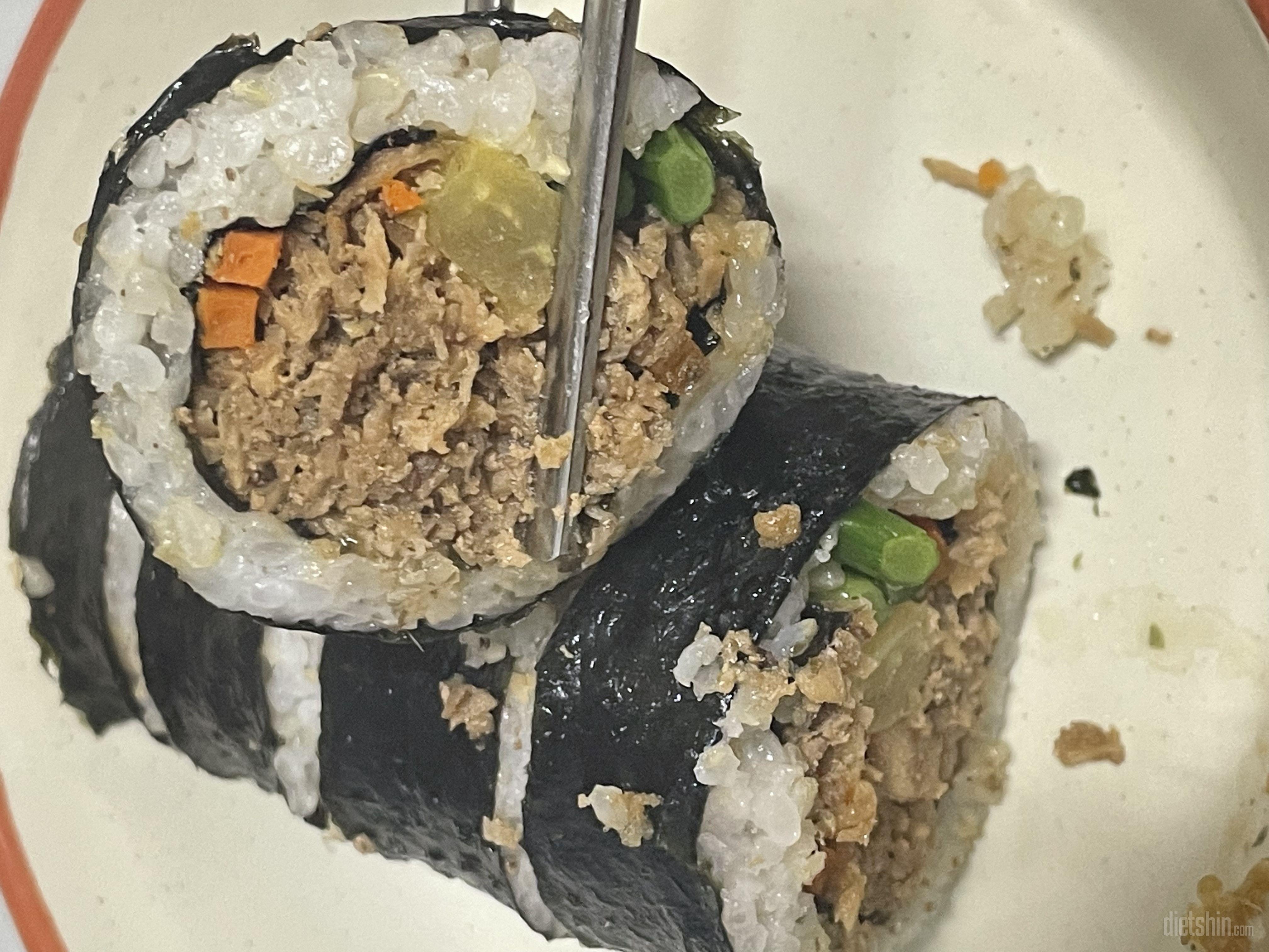 그냥 일반 김밥이랑 다를게없어요 맛있