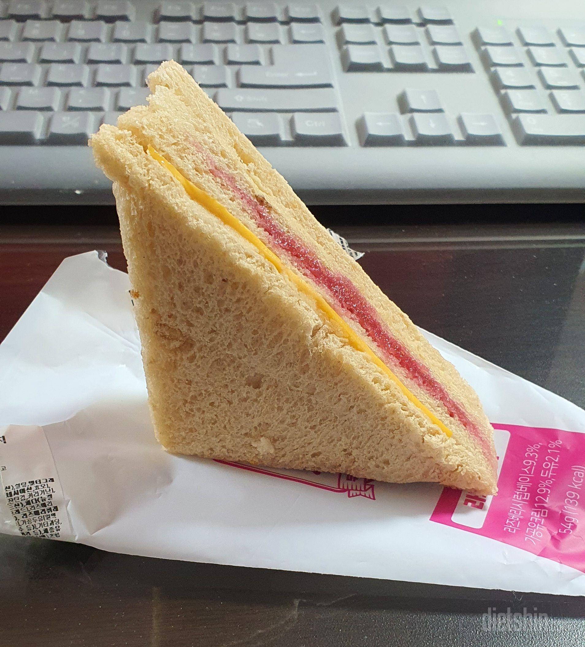 크기: 비슷한 가격대 편의점 샌드위치