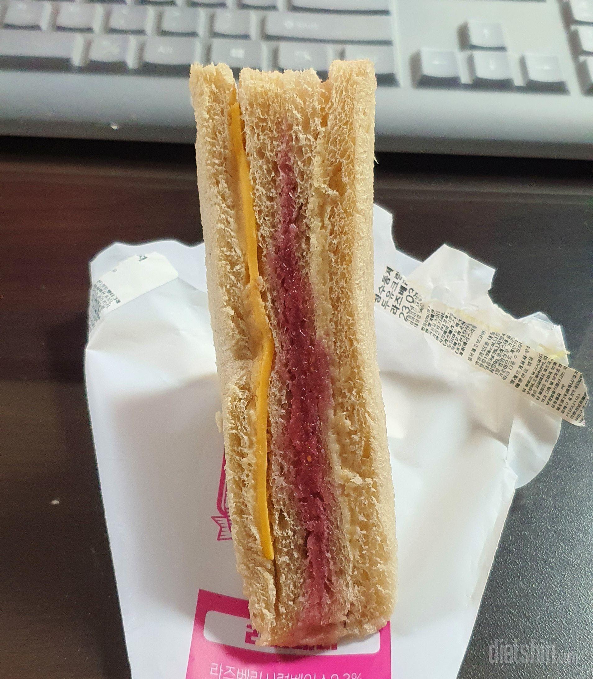 크기: 비슷한 가격대 편의점 샌드위치