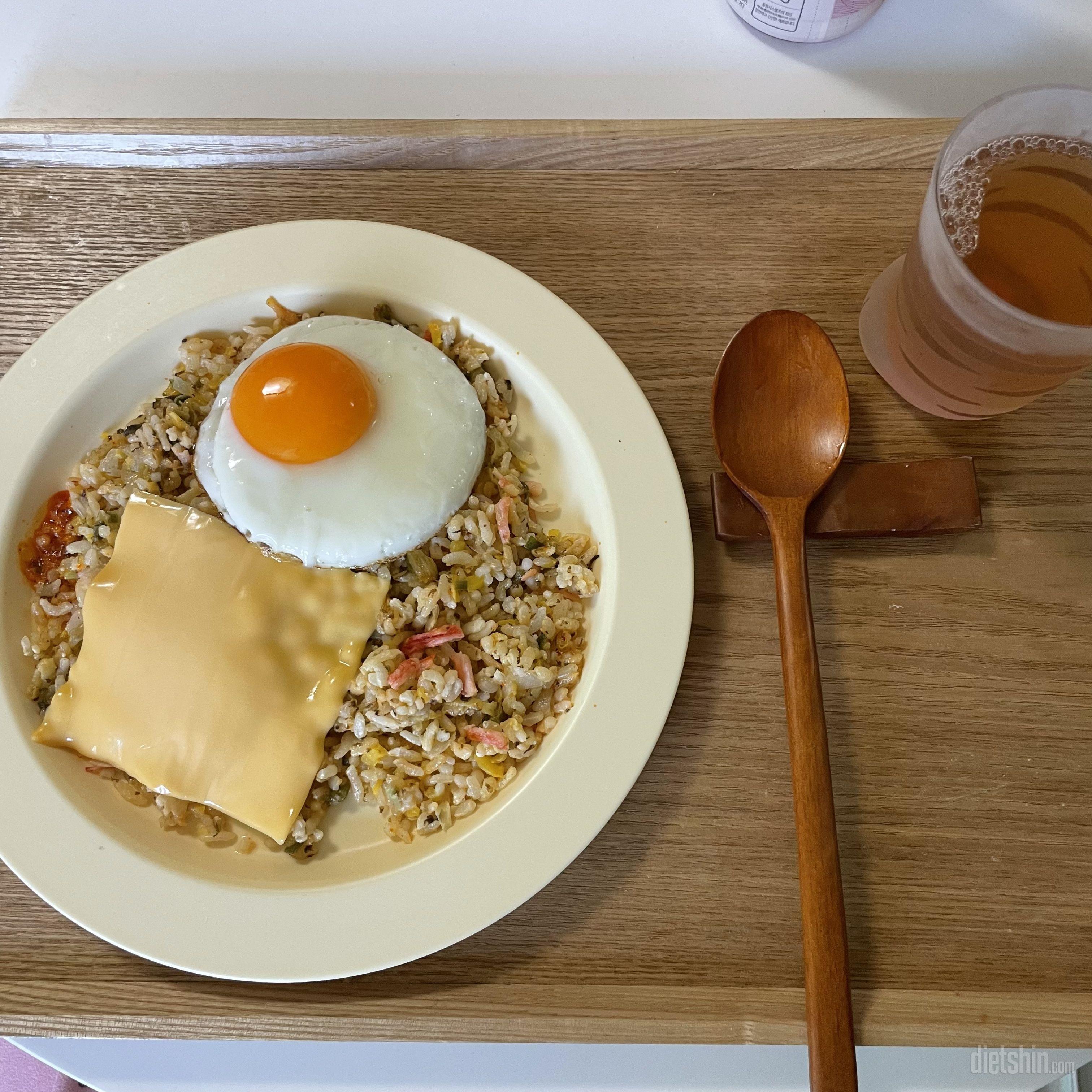 세트 시켜먹었는데 날치알맛 넘 맛있어