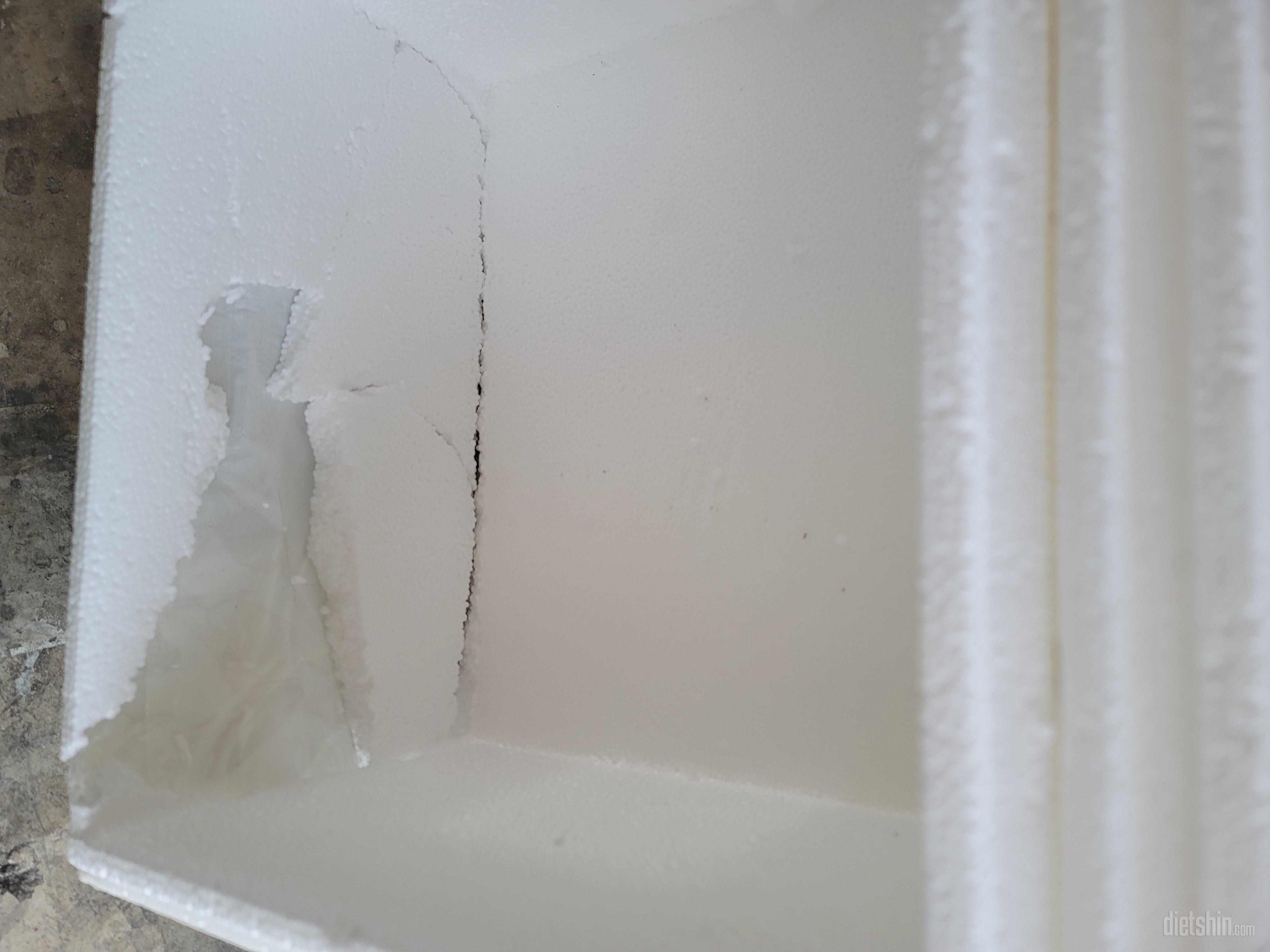 물건받았는데 박스는 부셔져있고 내용물