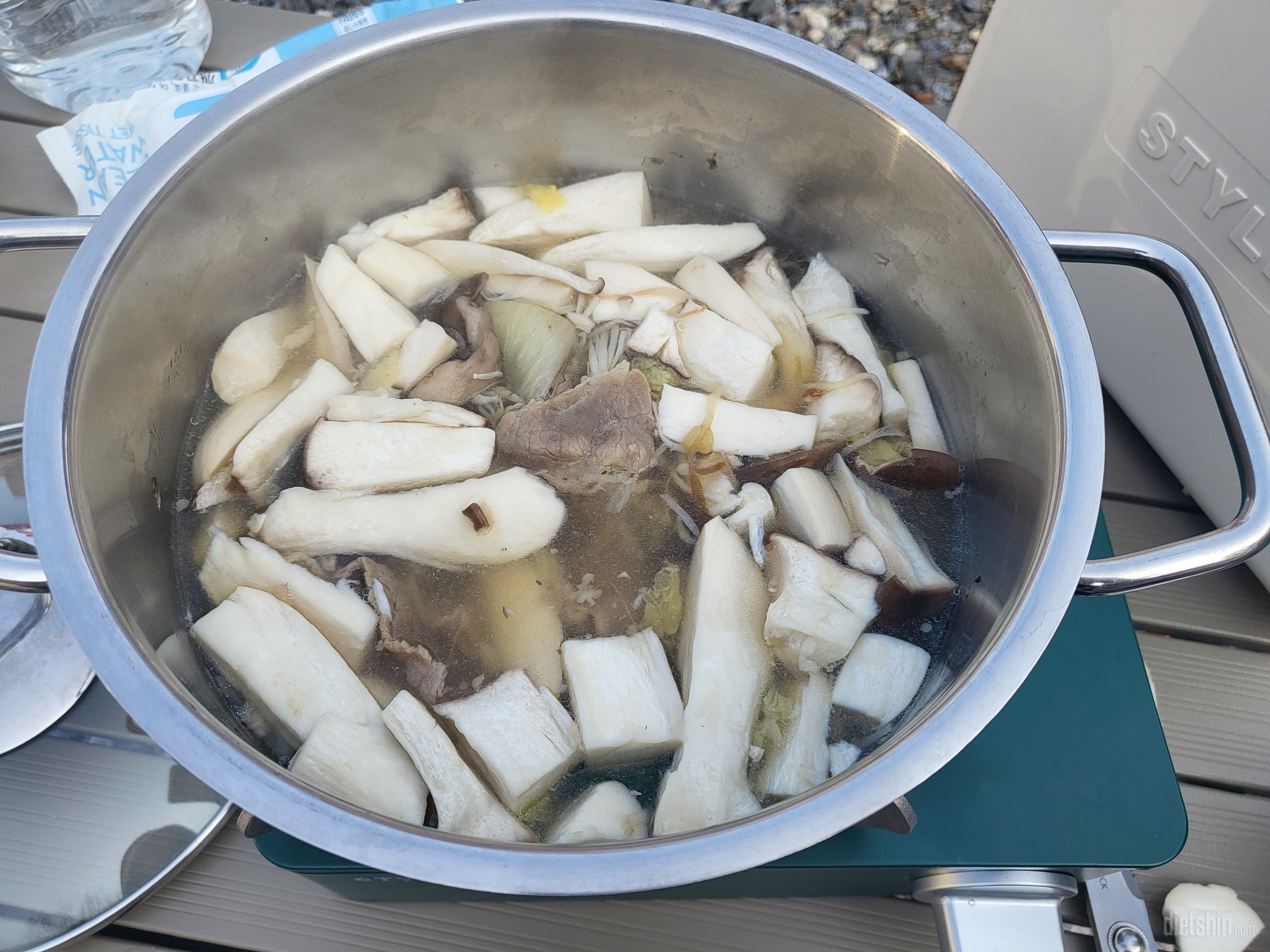 맛있어요. 근데 건더기가 좀 적네요