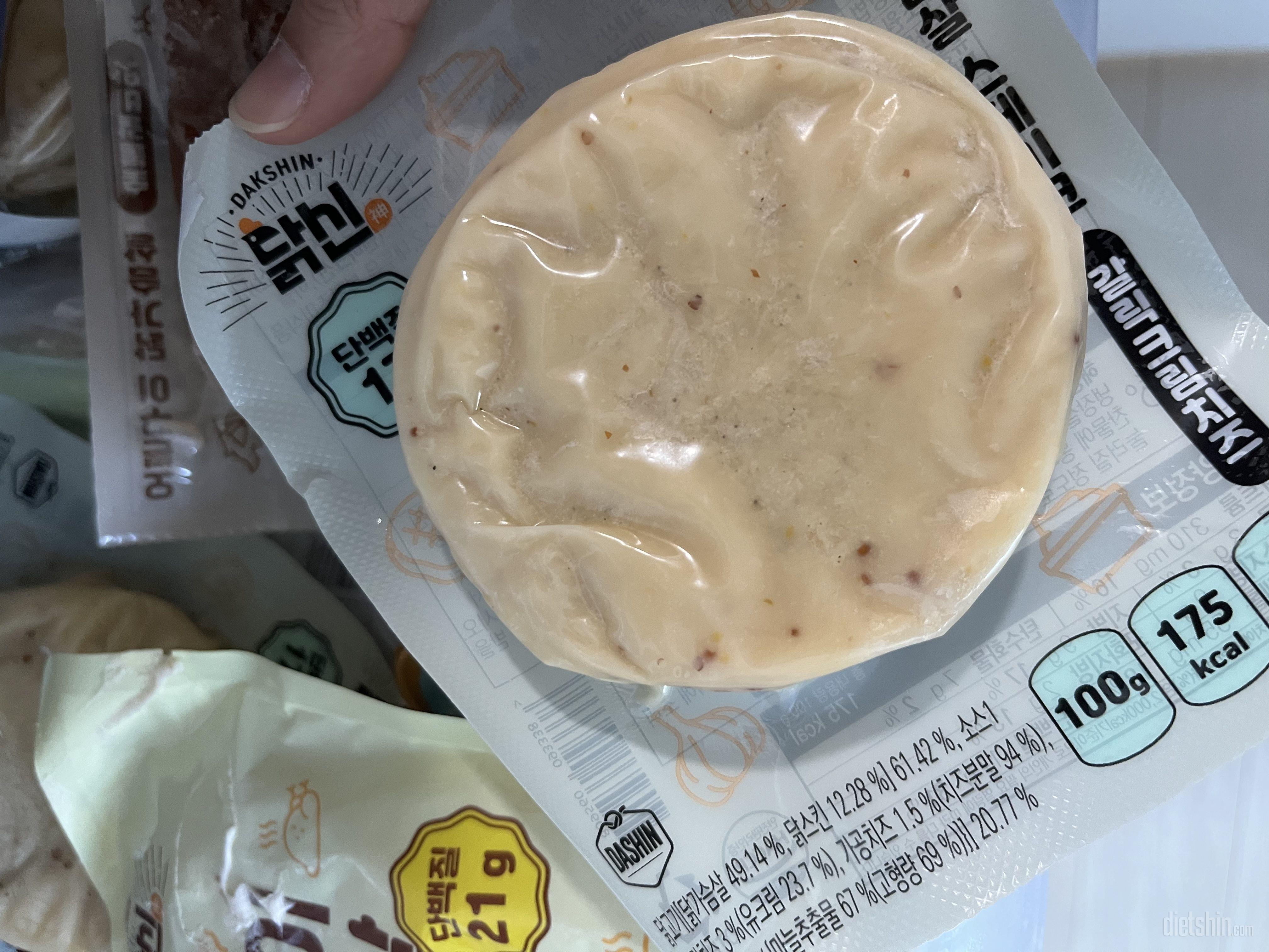 와 진짜 맛있어용 갈릭치즈 이름 이상