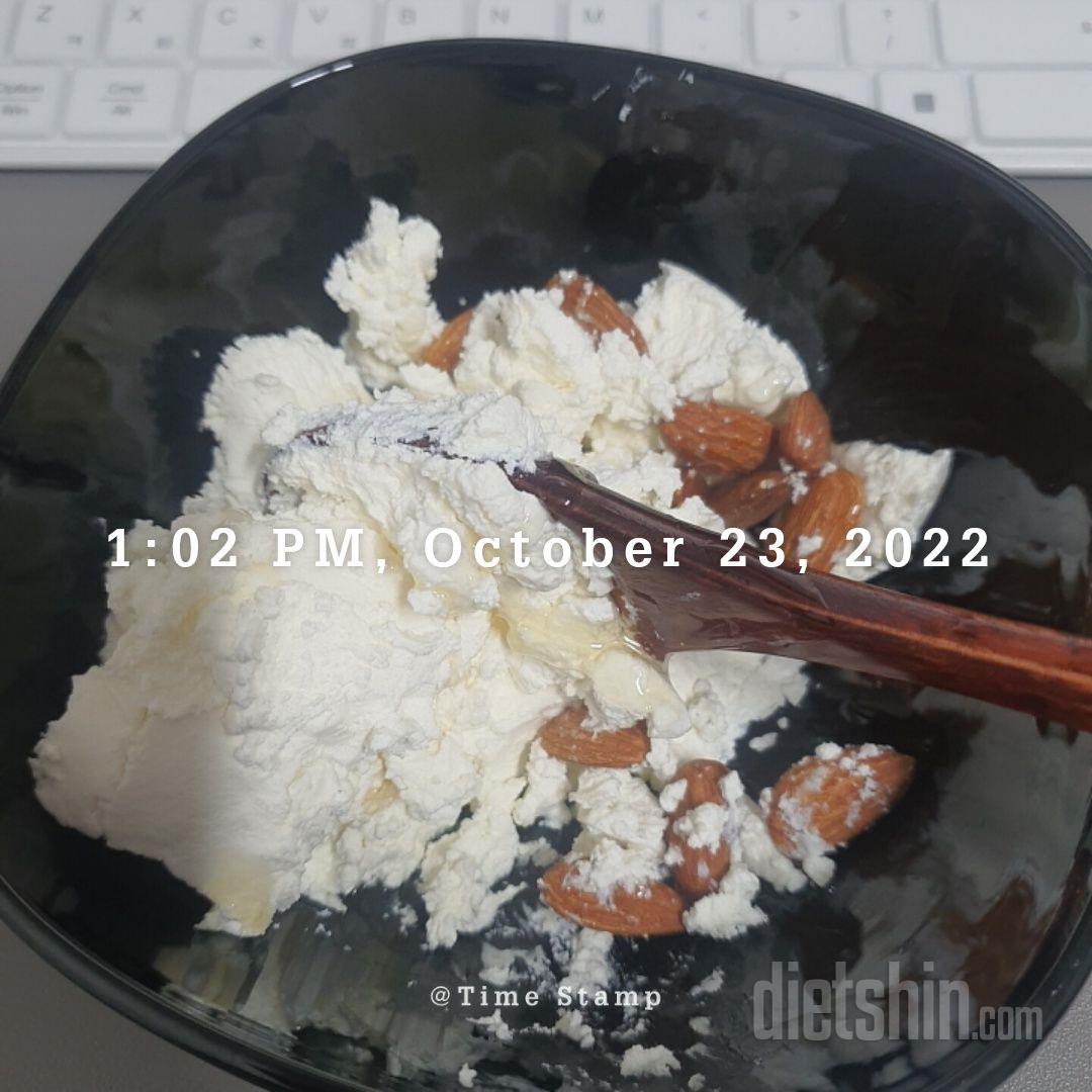 꿀 조금 뿌려서 아몬드랑 자주 먹어요