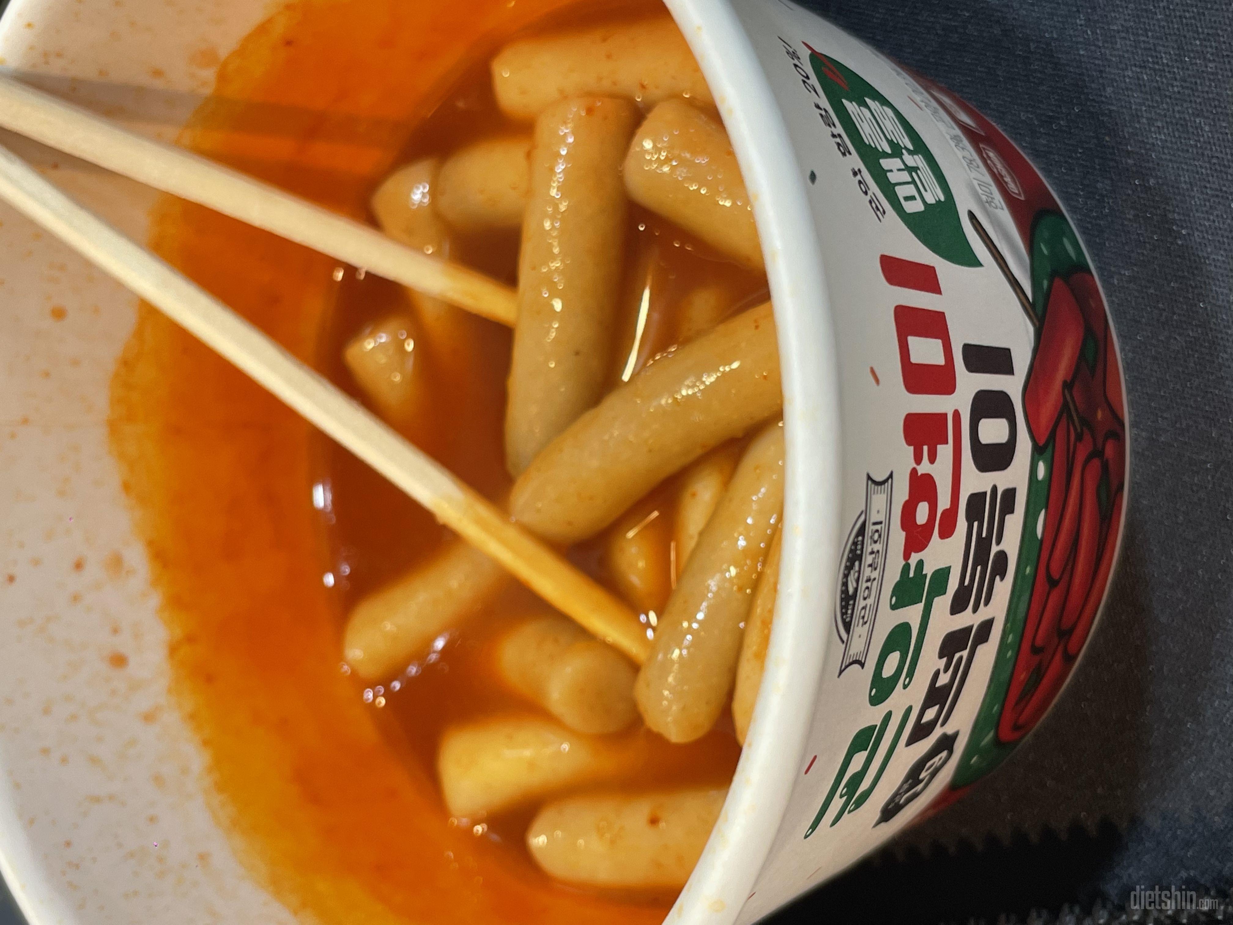 소스는 속세맛인데 떡은 건강한 맛입니