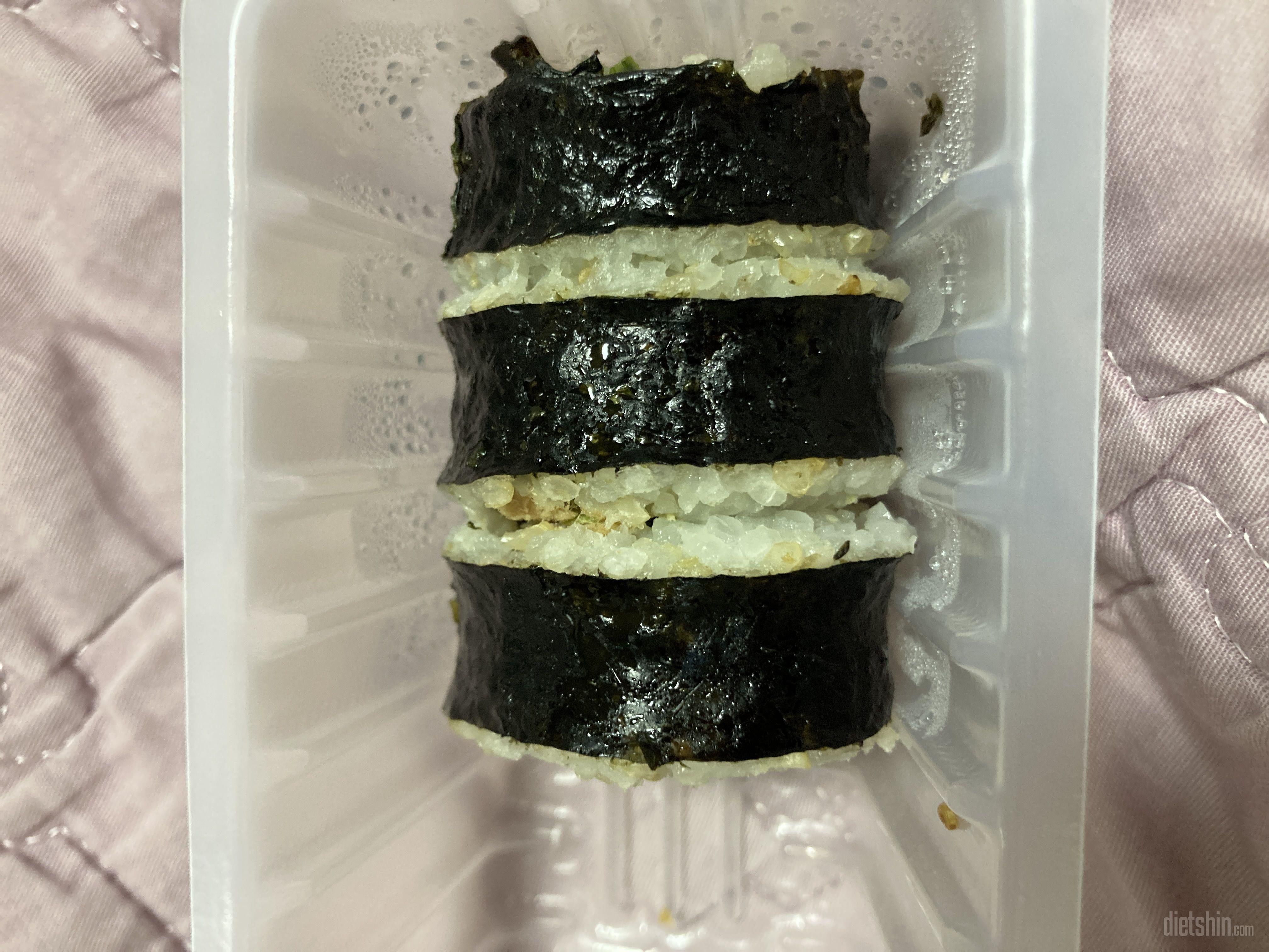 생각했던 김밥 맛이 아니라 아쉬운데