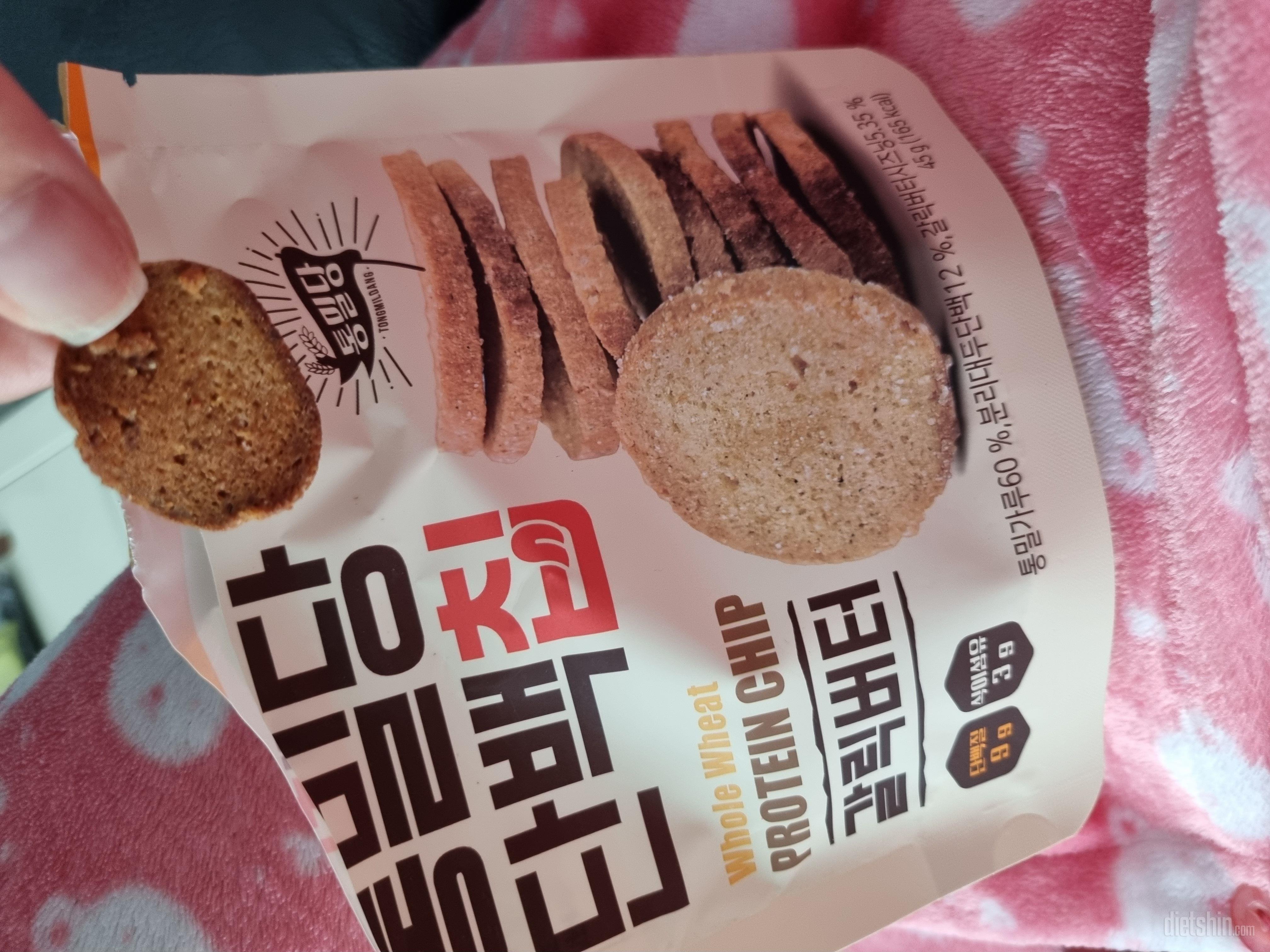 이거진짜 맛있어요
단백질 과자같은거