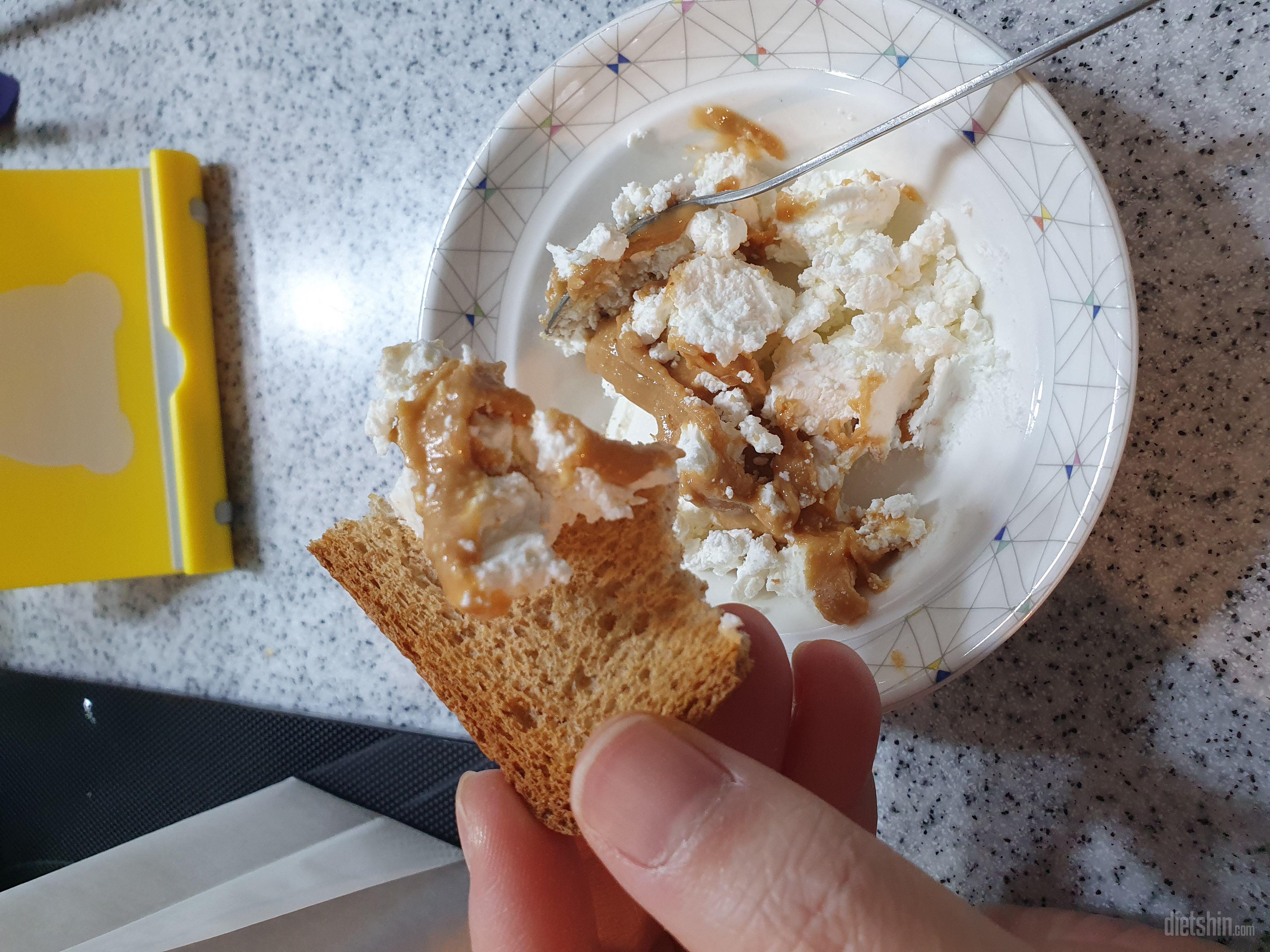 바삭하니 맛있어요

요거트+땅콩버