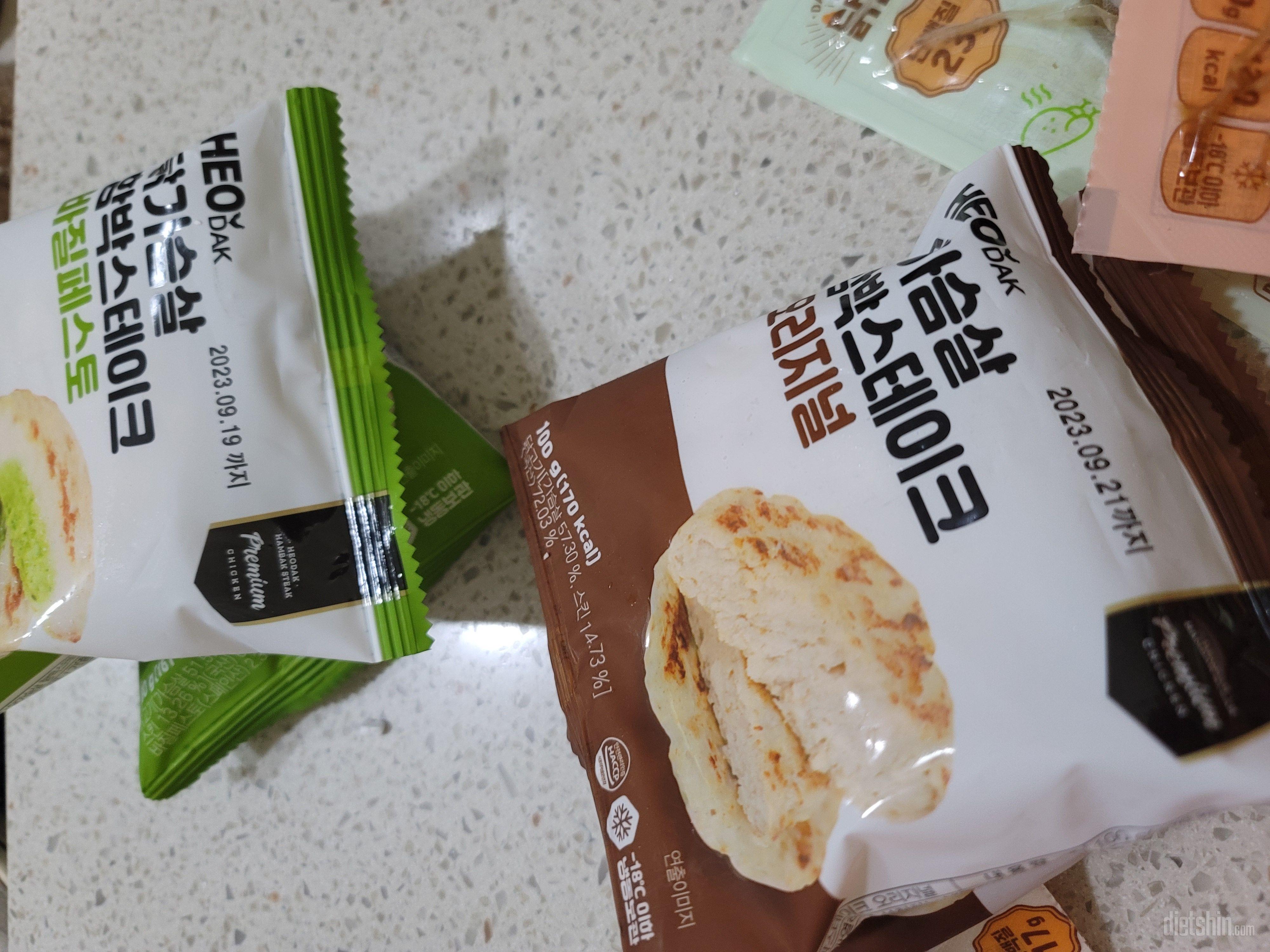 허닭제품중에 이게 젤맛잇는거같아요ㅋㅋ