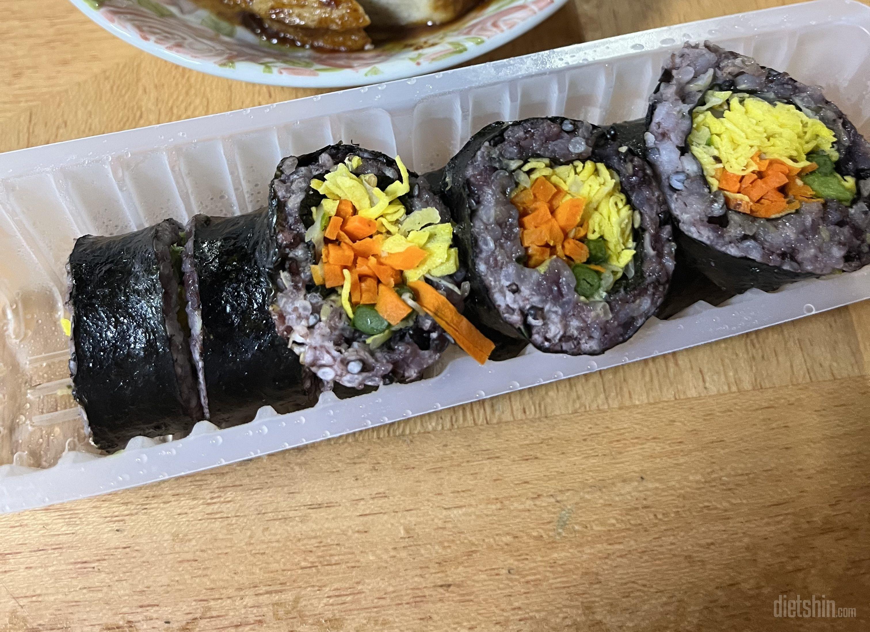 진짜 일반 김밥이랑 비교해도 너무 맛