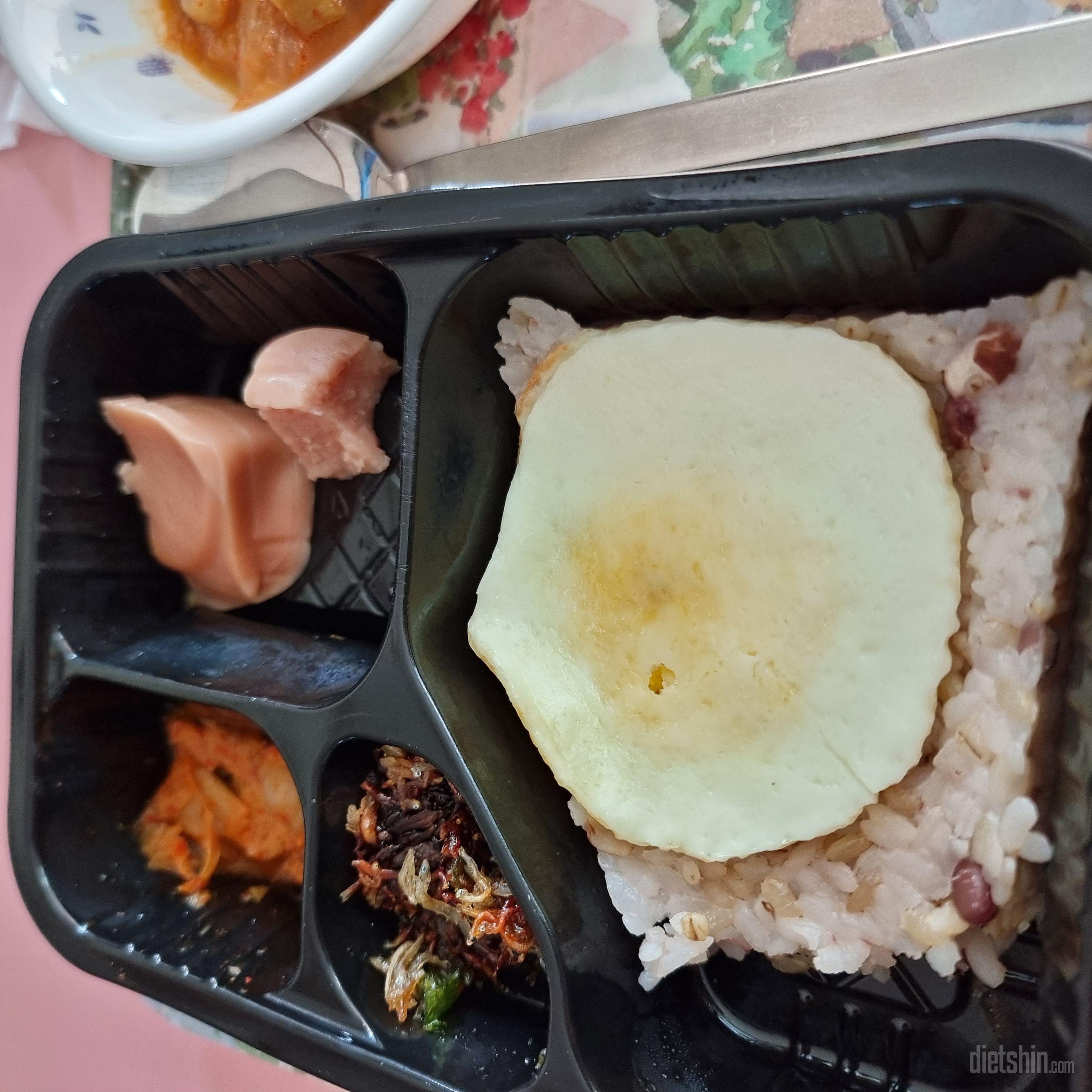 생긴거랑 다르게 맛잇어요ㅋㅋ 첨엔 부