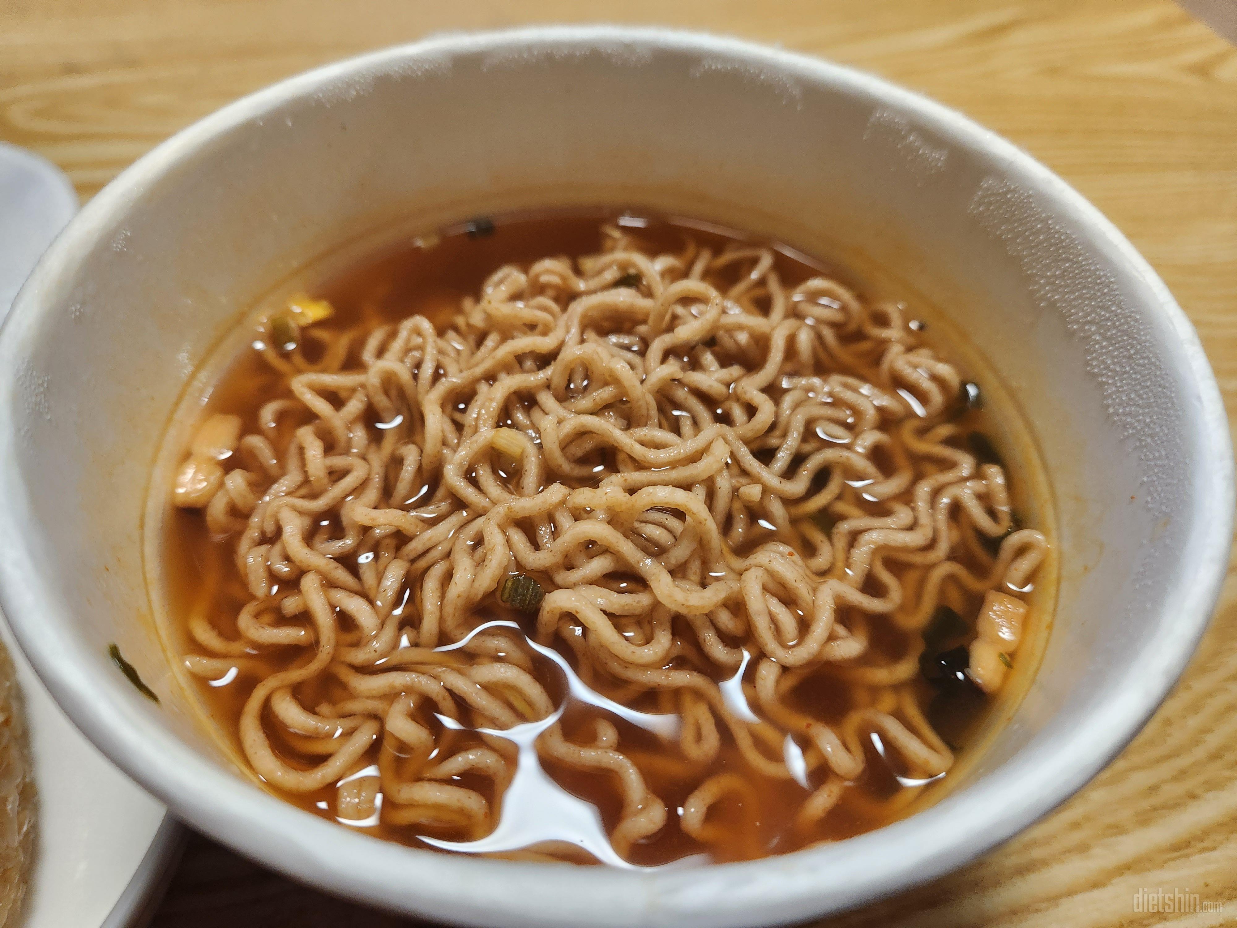 생각보다 맛있었어요!! 
면이 좀