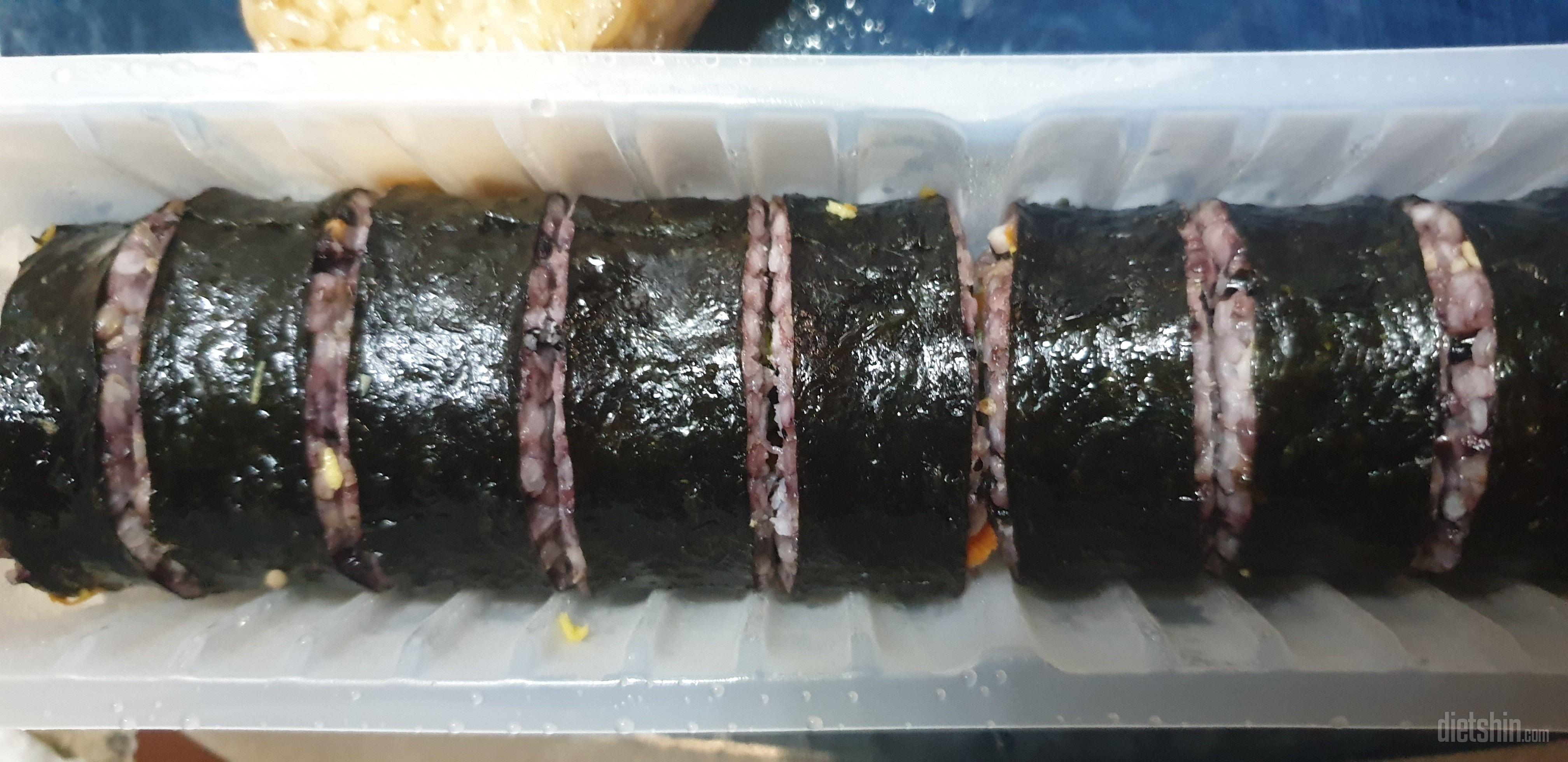 냉동이지만 데우니 맛이 좋습니다.