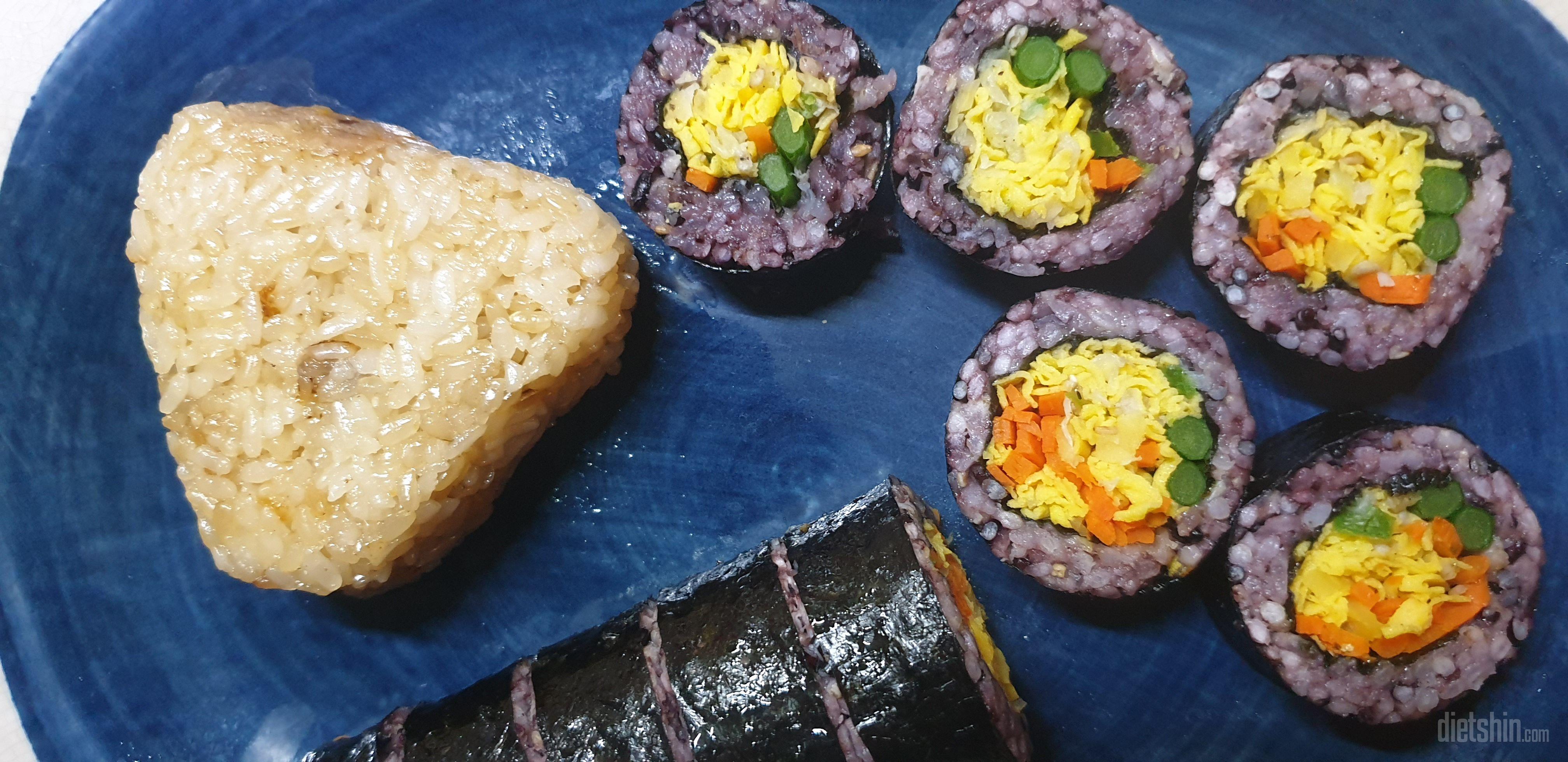 냉동이지만 데우니 맛이 좋습니다.