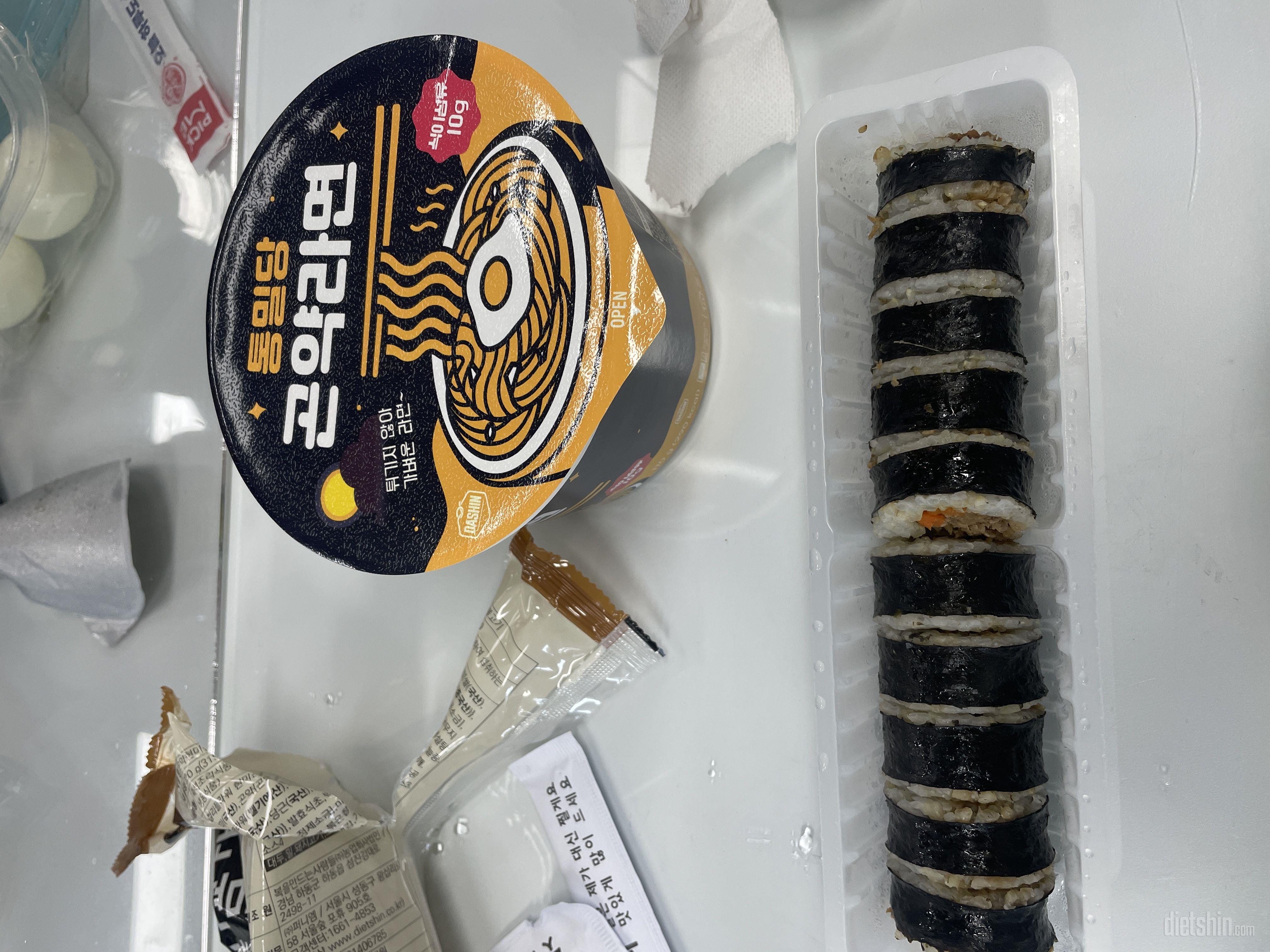 오 김밥계의 혁명입니다 …
사실 별