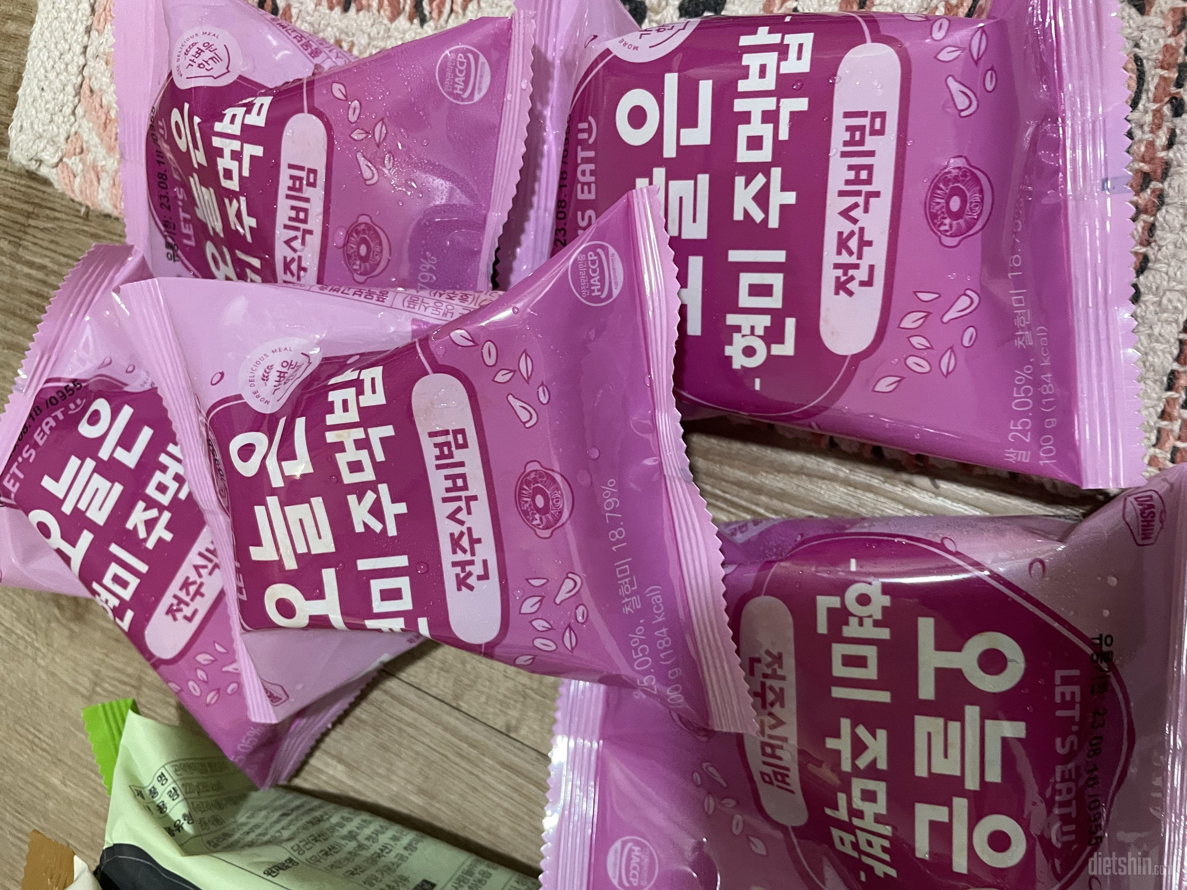 회사에서 간단하게 먹으려고 시켯어요