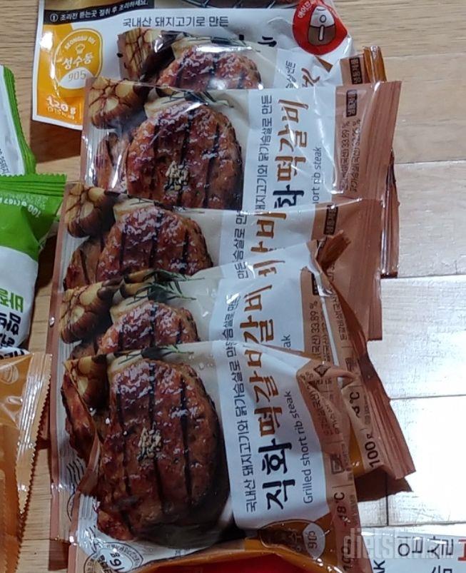 모닝빵에 햄버거 패티 처럼해서 햄버거