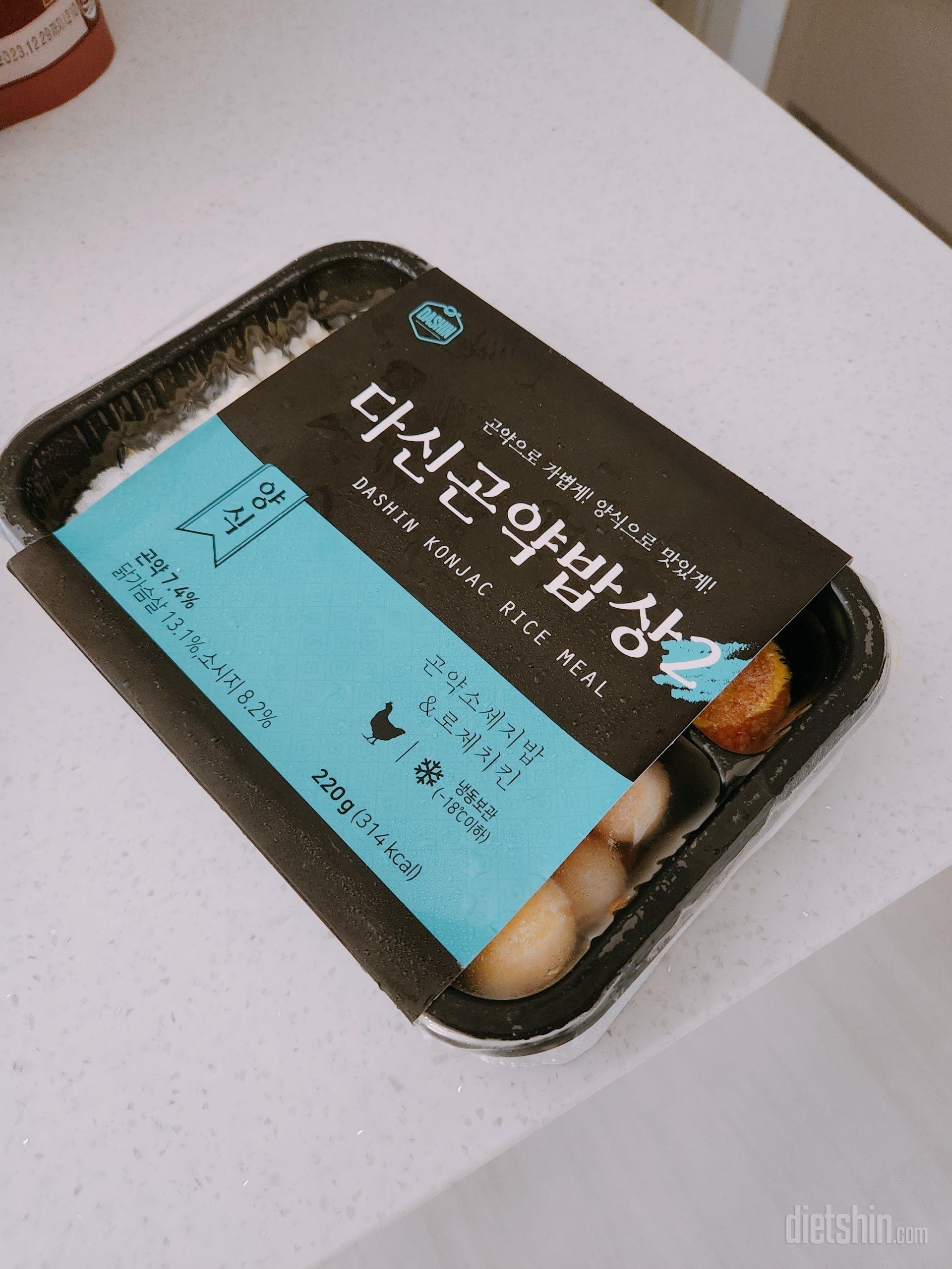 안먹어봤던 곤약 밥상이 왔네요
바로