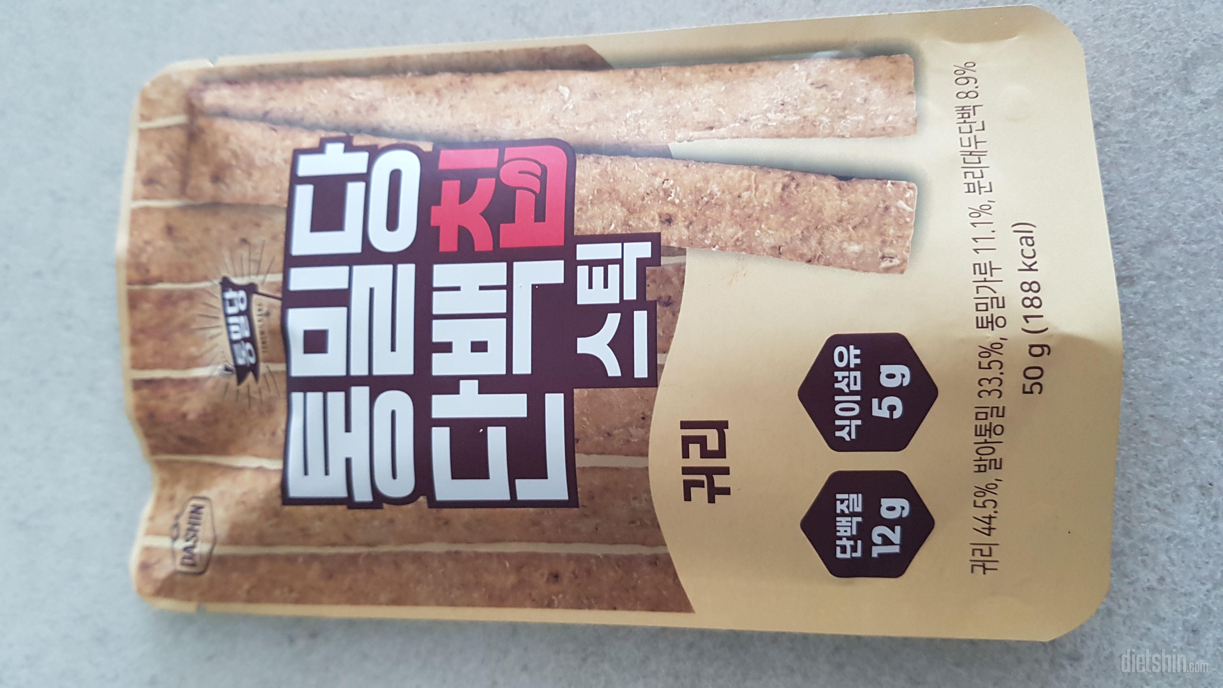 맛은 괜찮은 편입니다. 입이 심심할