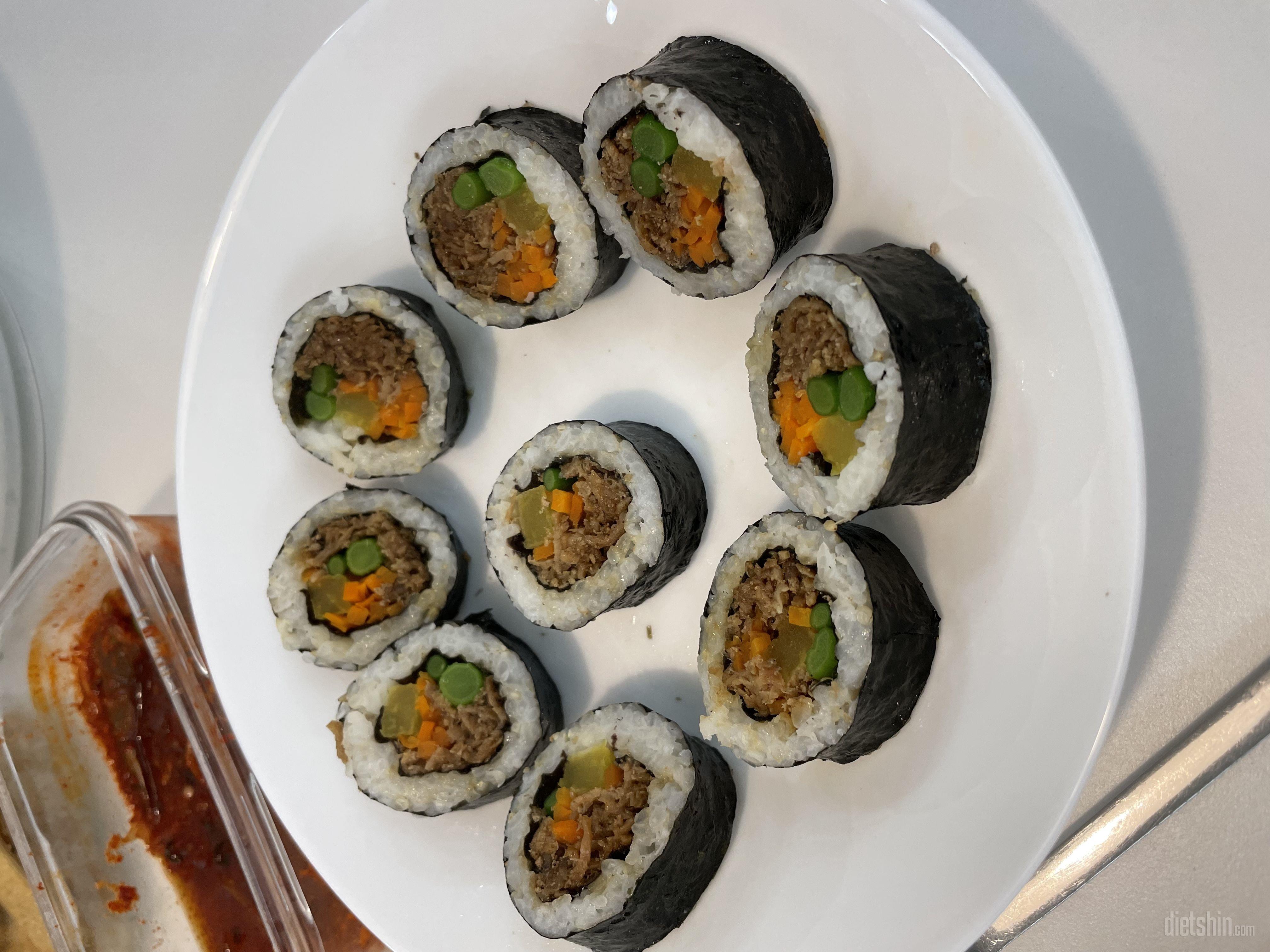 일반 김밥이랑 맛이 똑같아요
넘 맛