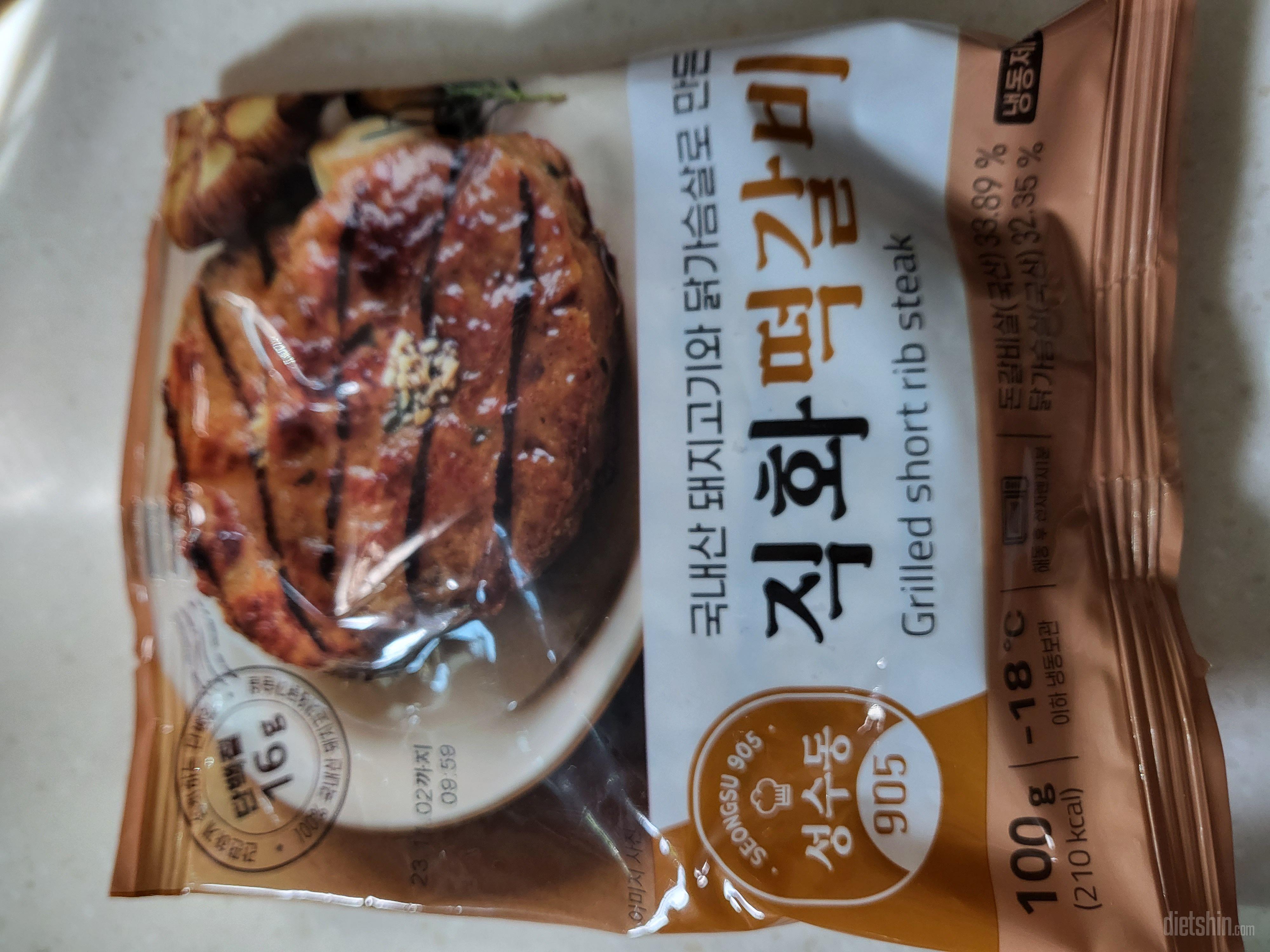 돼지고기가 섞여있어서 닭가슴살만 들어