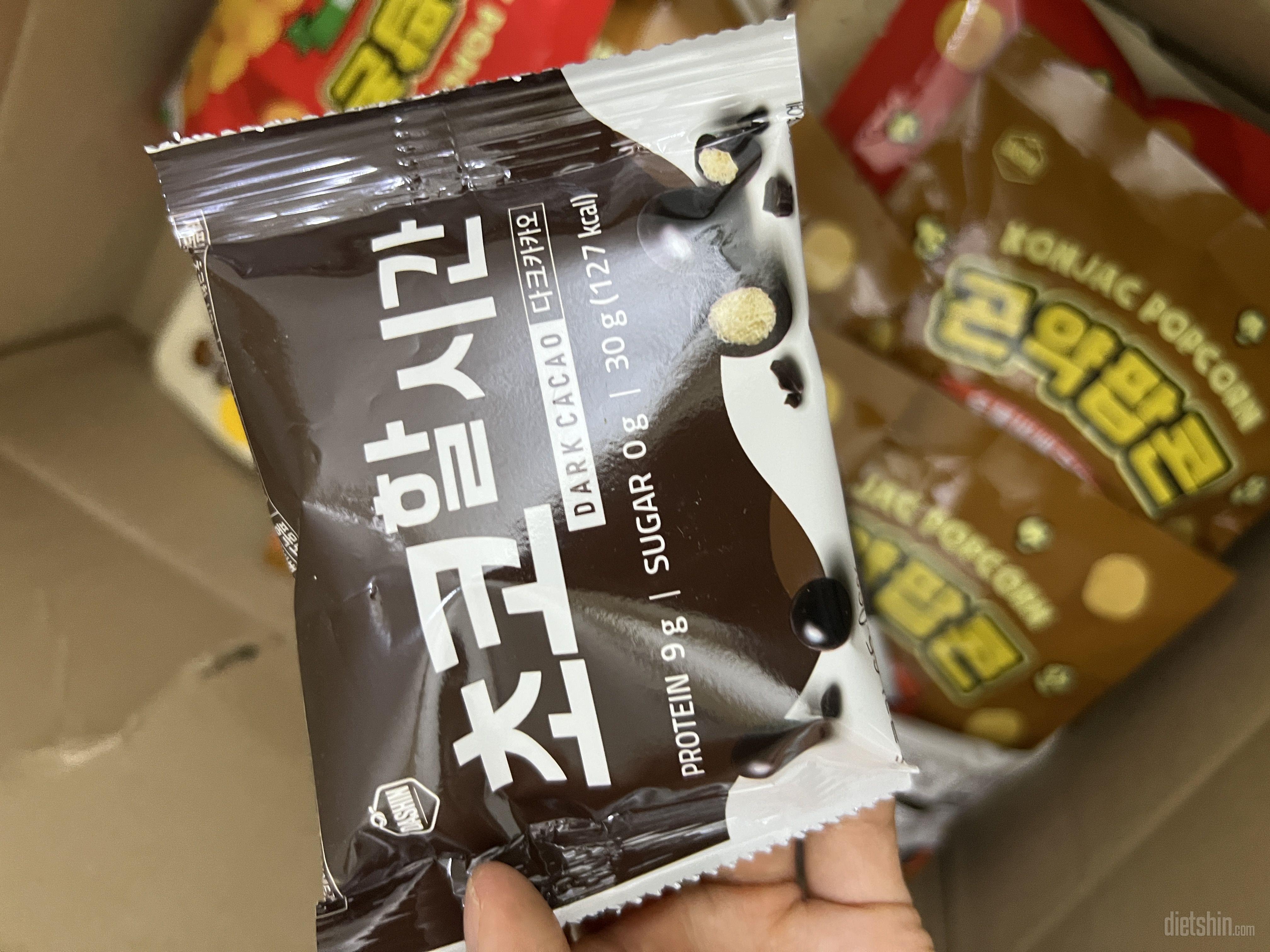 초코 좋아하는 저한텐 꿀템
약간 쌉
