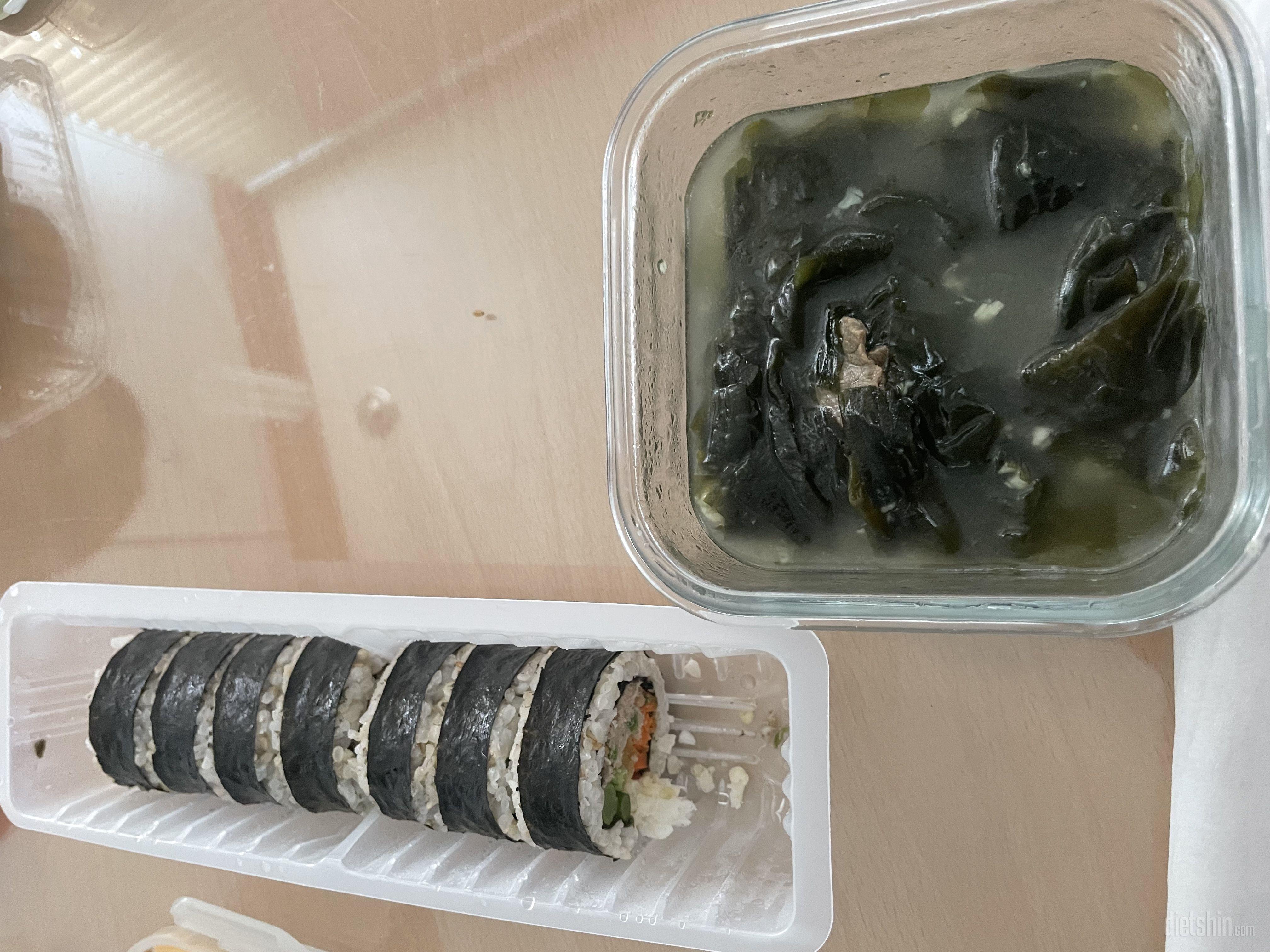 전자레인지에 돌리면 맛있는 김밥이 되