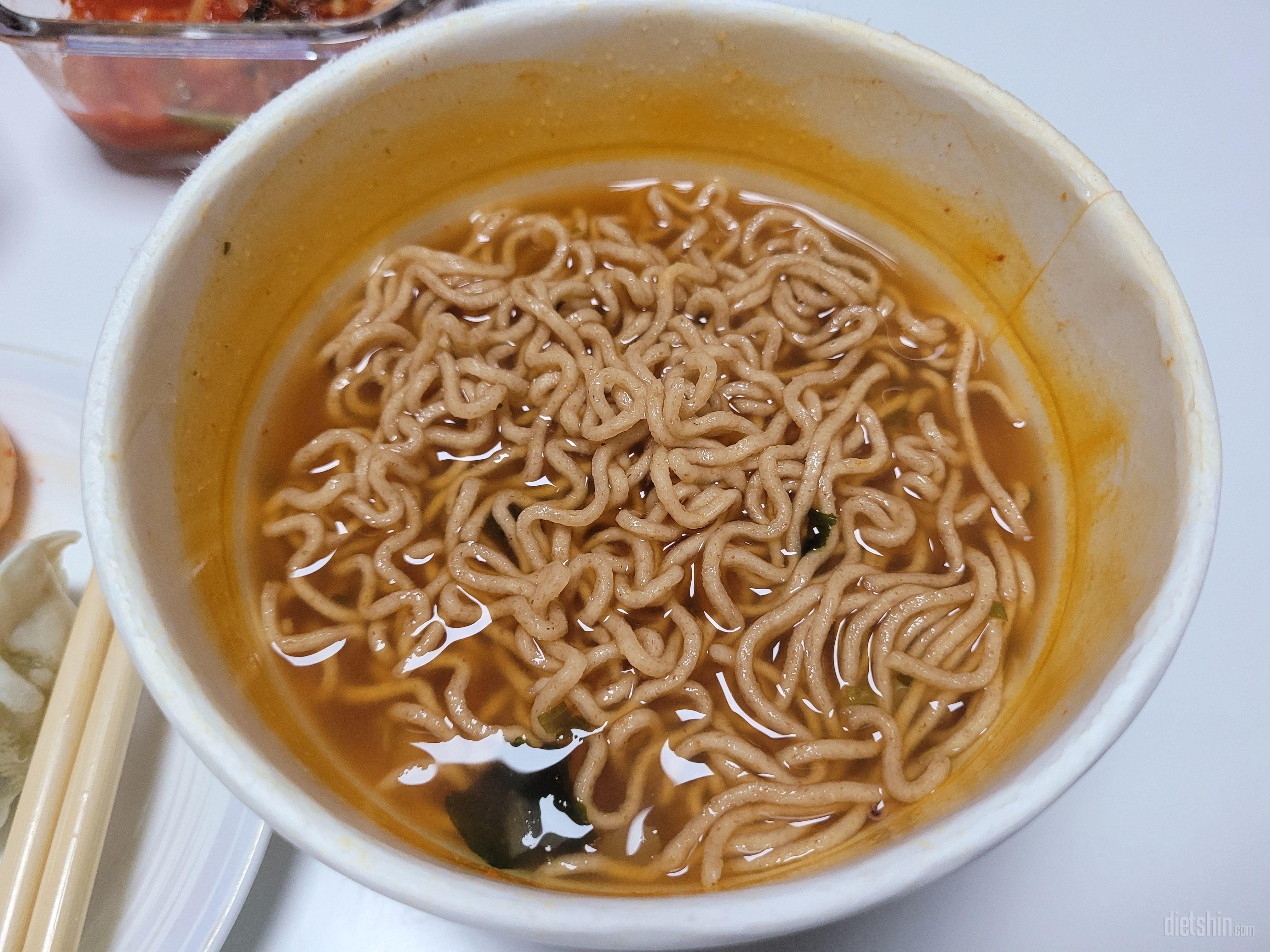 칼로리때문에 일반 라면보다 나을것 같