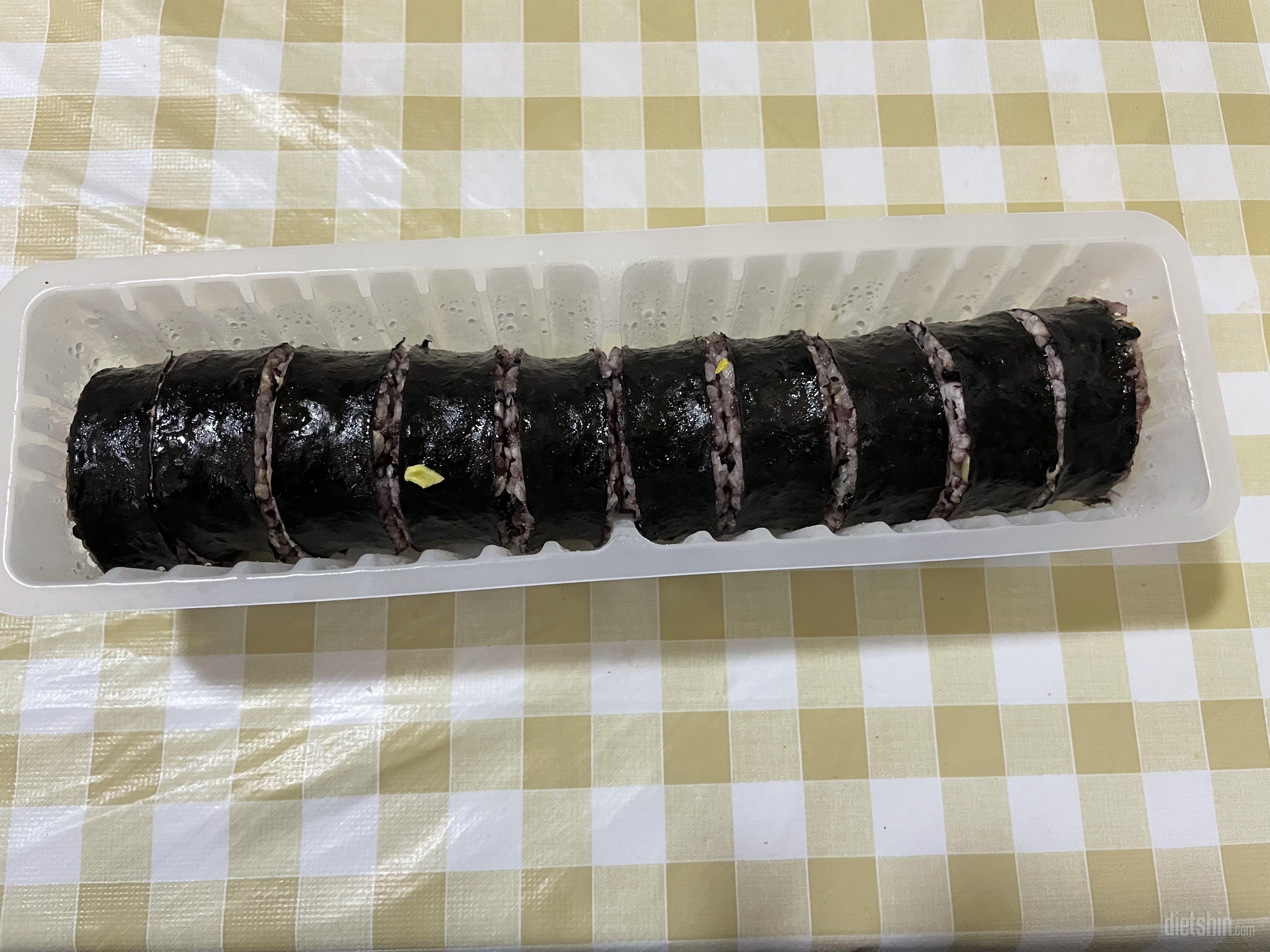 흑미 계란 김밥은 약간 슴슴한 맛이지