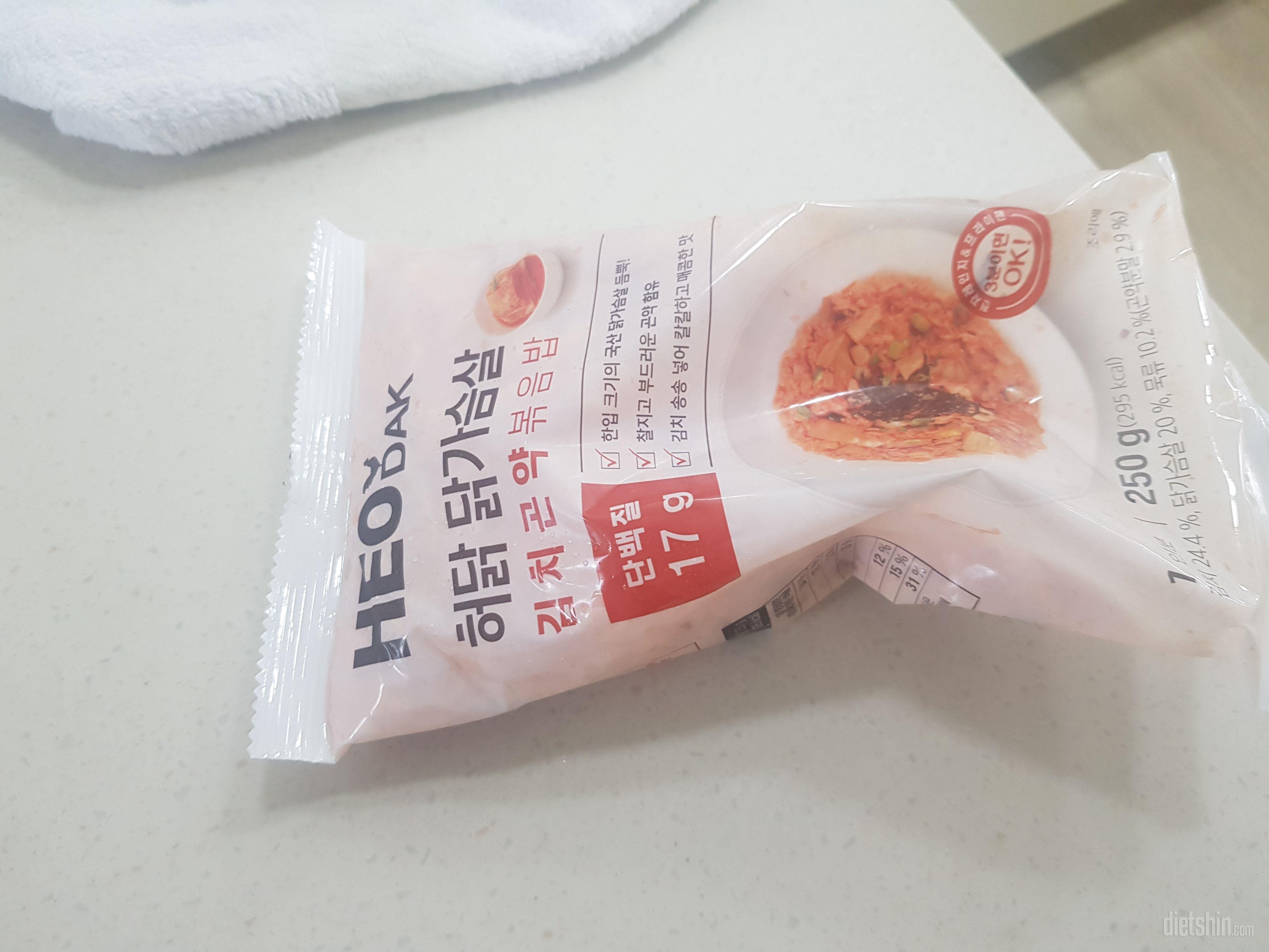 김치볶음밥은 맛나요 칼로리도 낮으면서