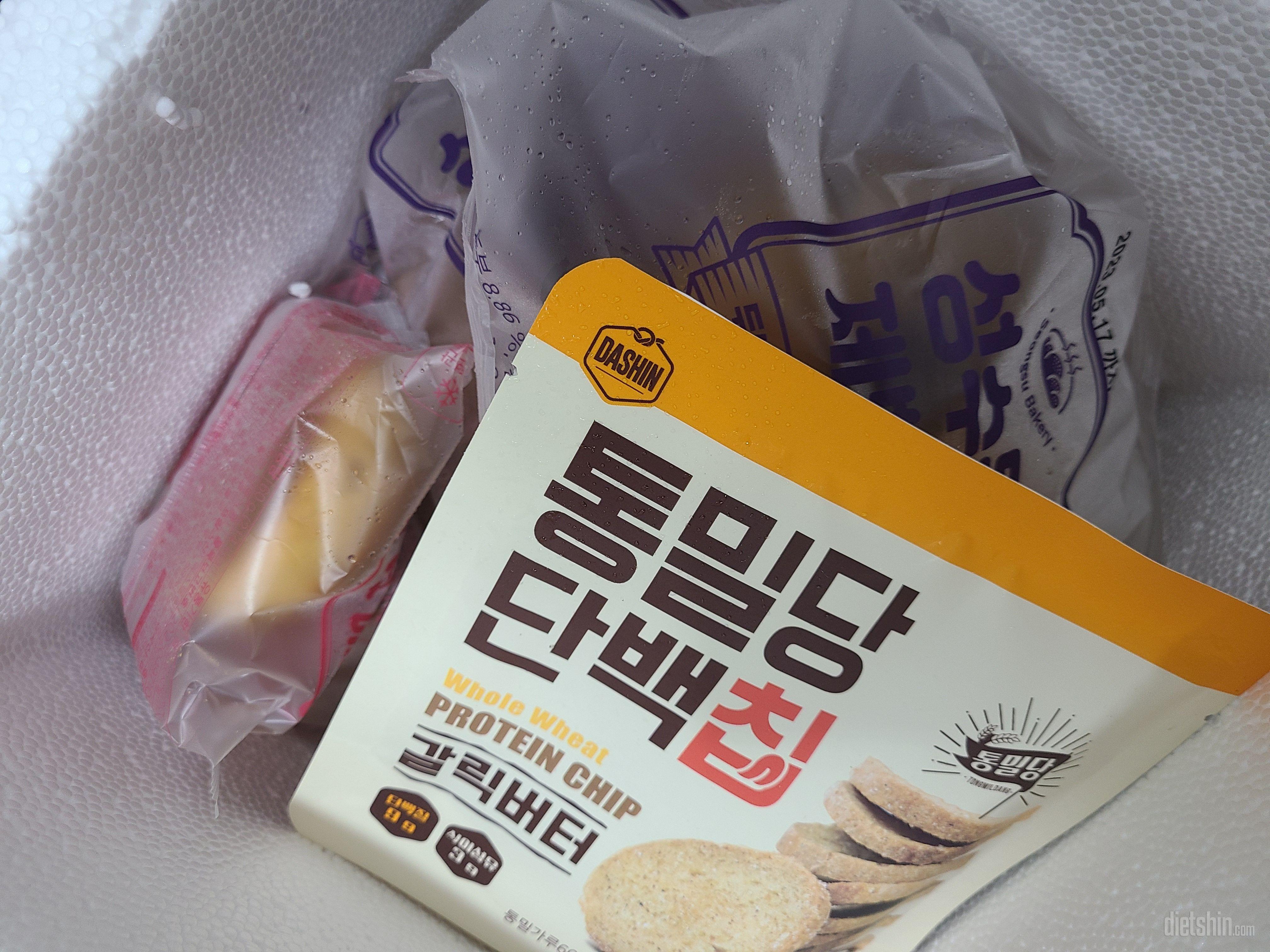 음..냉동으로 오길래 도시락이나 닭가