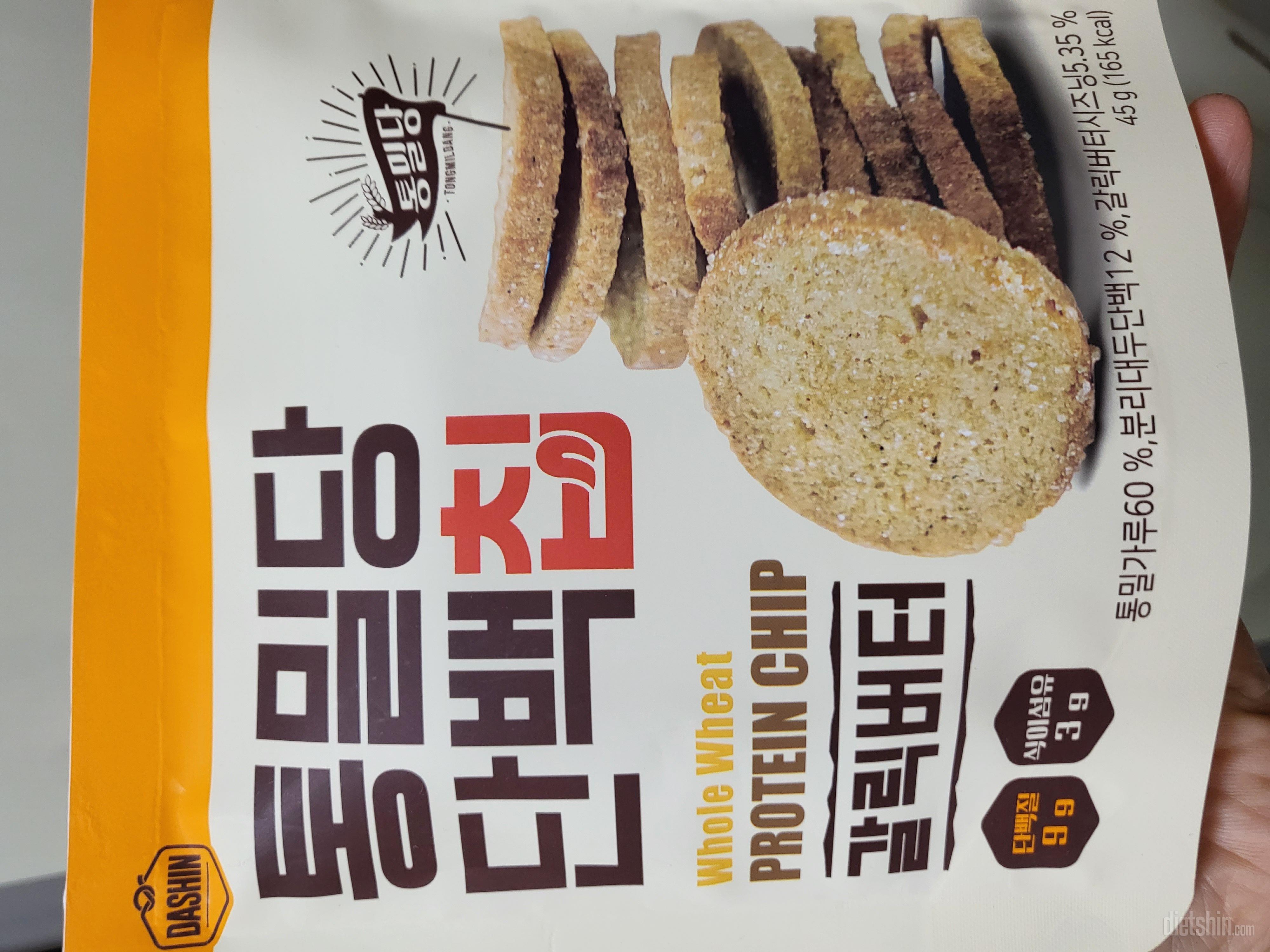 랜덤박스로 단백칩이 왔어요ㅎ
어떤게