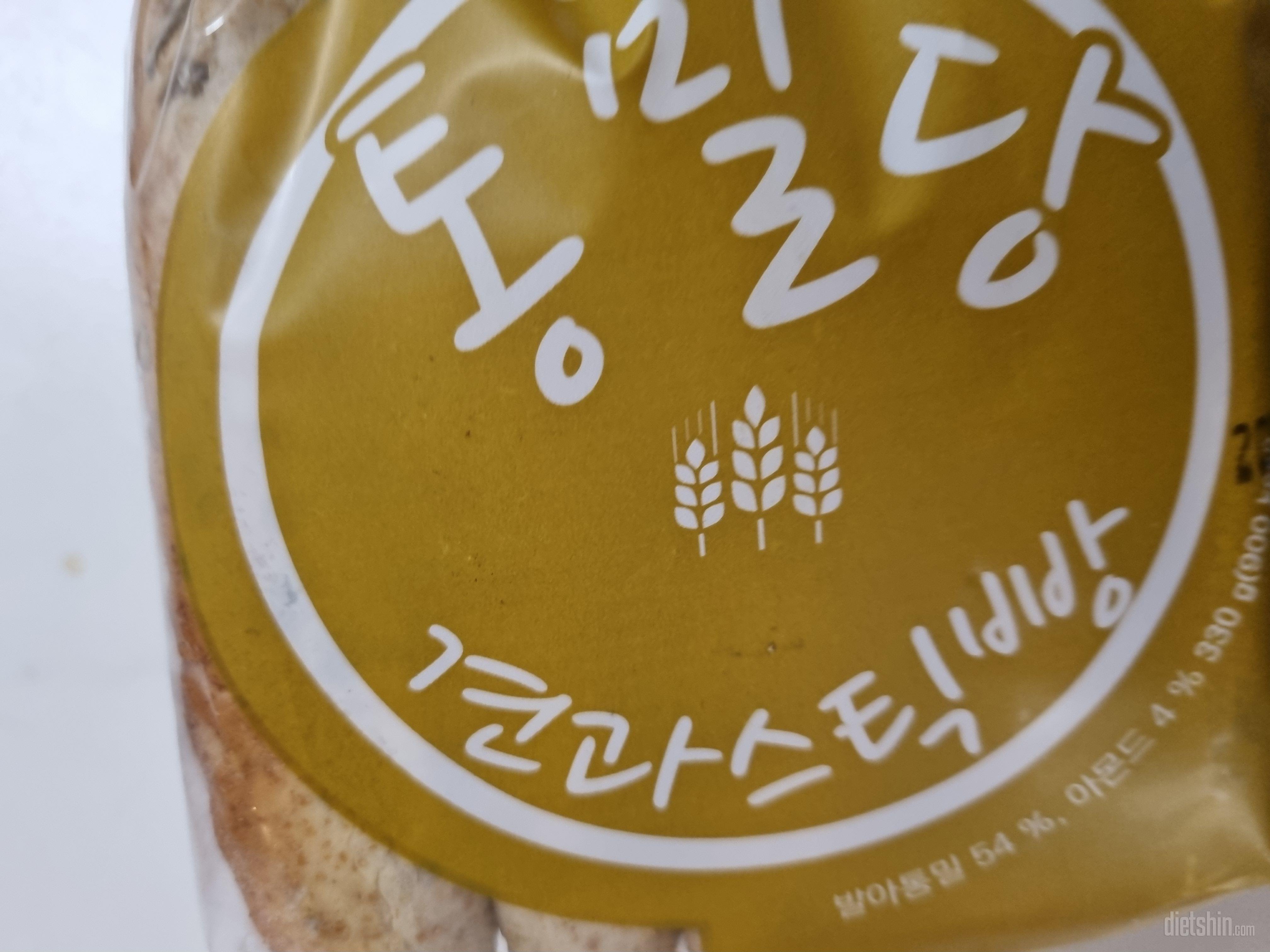 항상 마시써요.. 근데 팥빵이 진짜