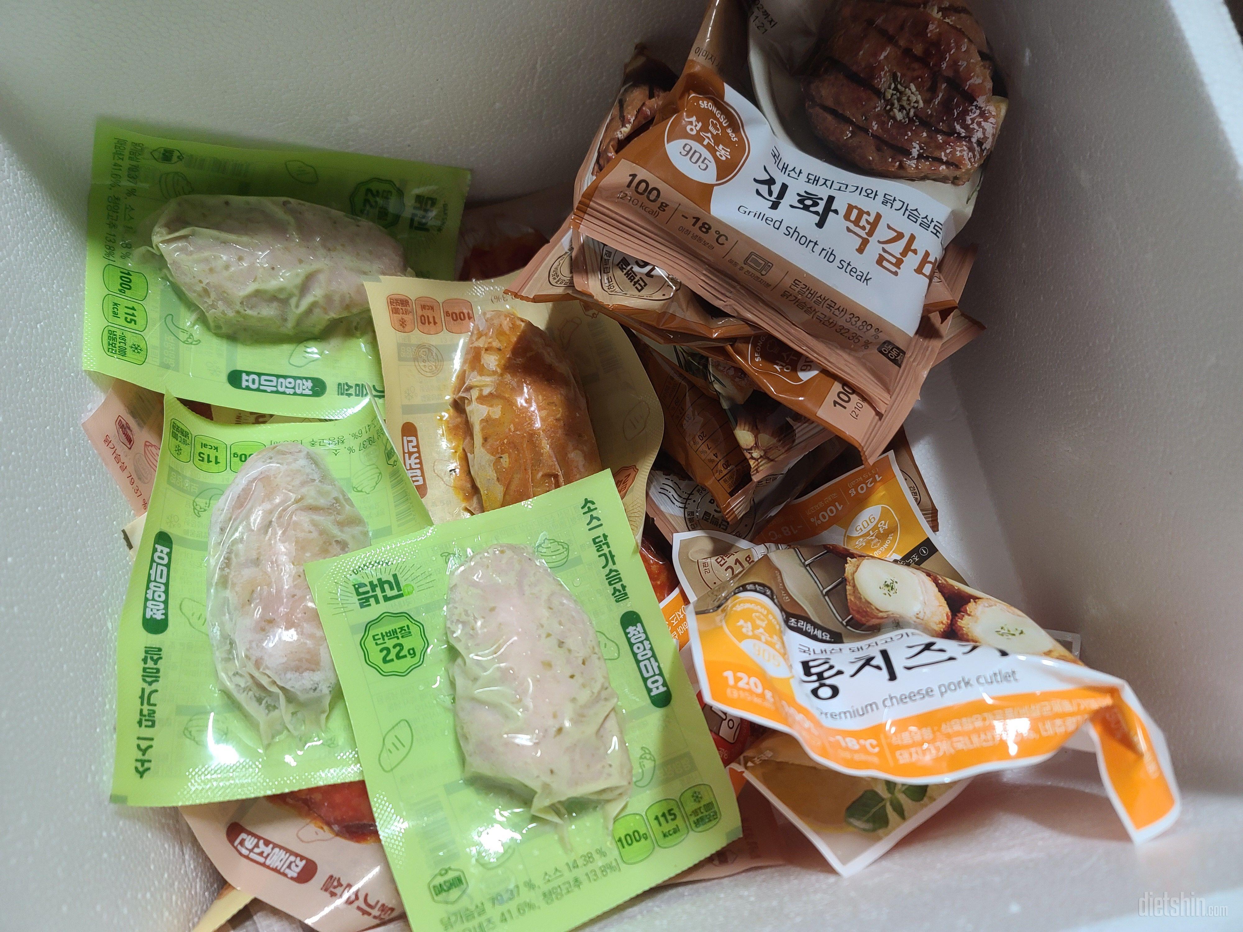 블랙세일해서 냉큼쟁였어요 돈가스먹고싶