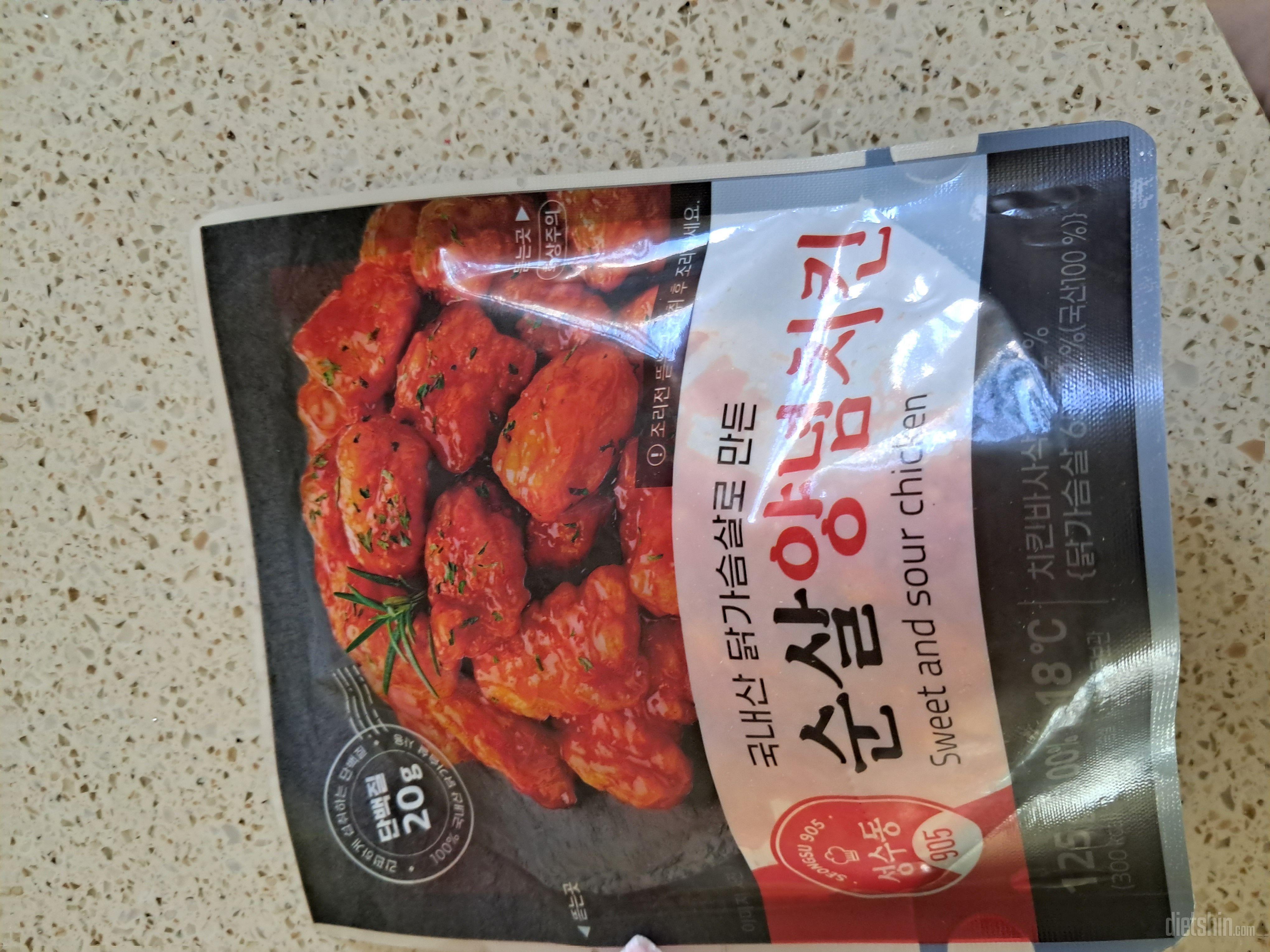 맛있고 치킨맛이에요 겉에 전분맛이 약
