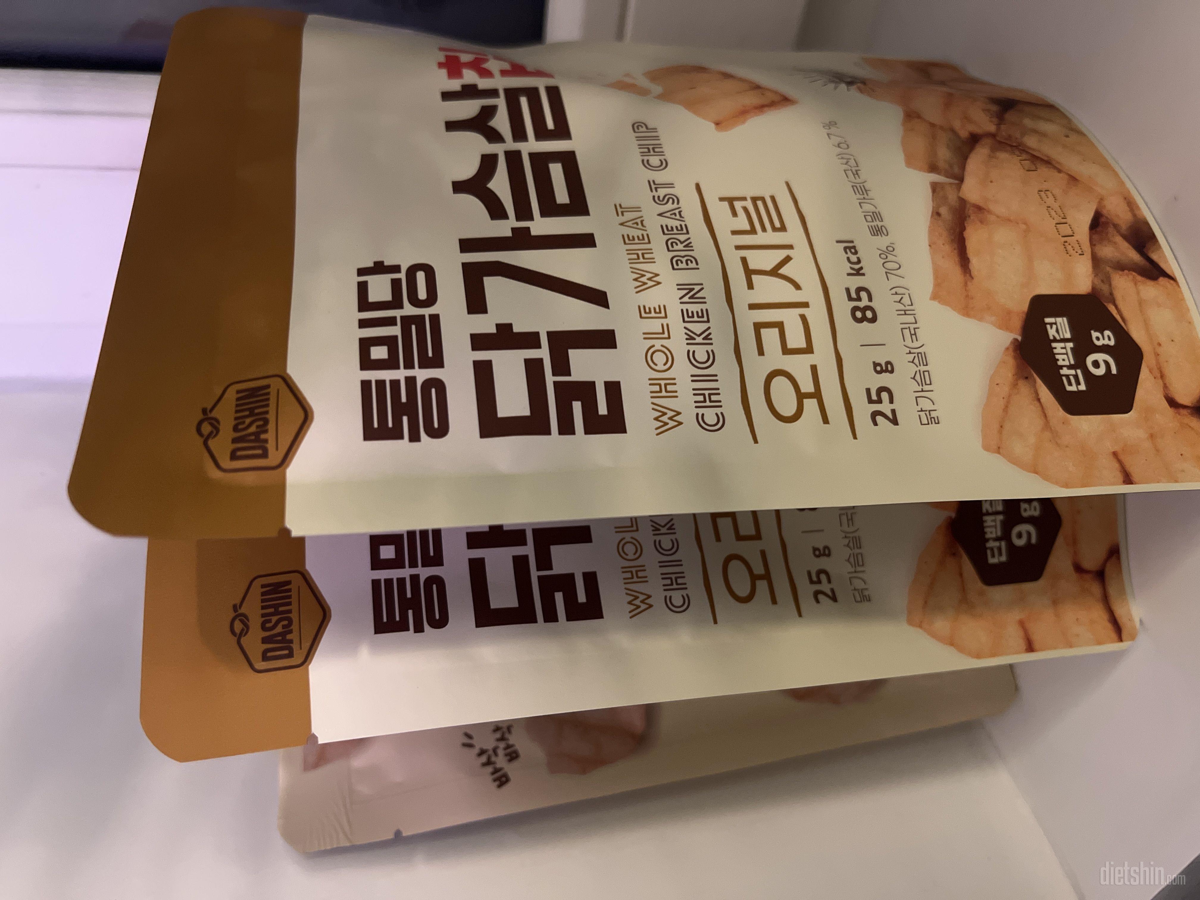 꾸이칩 보다는 조금 더 단단한 느낌이